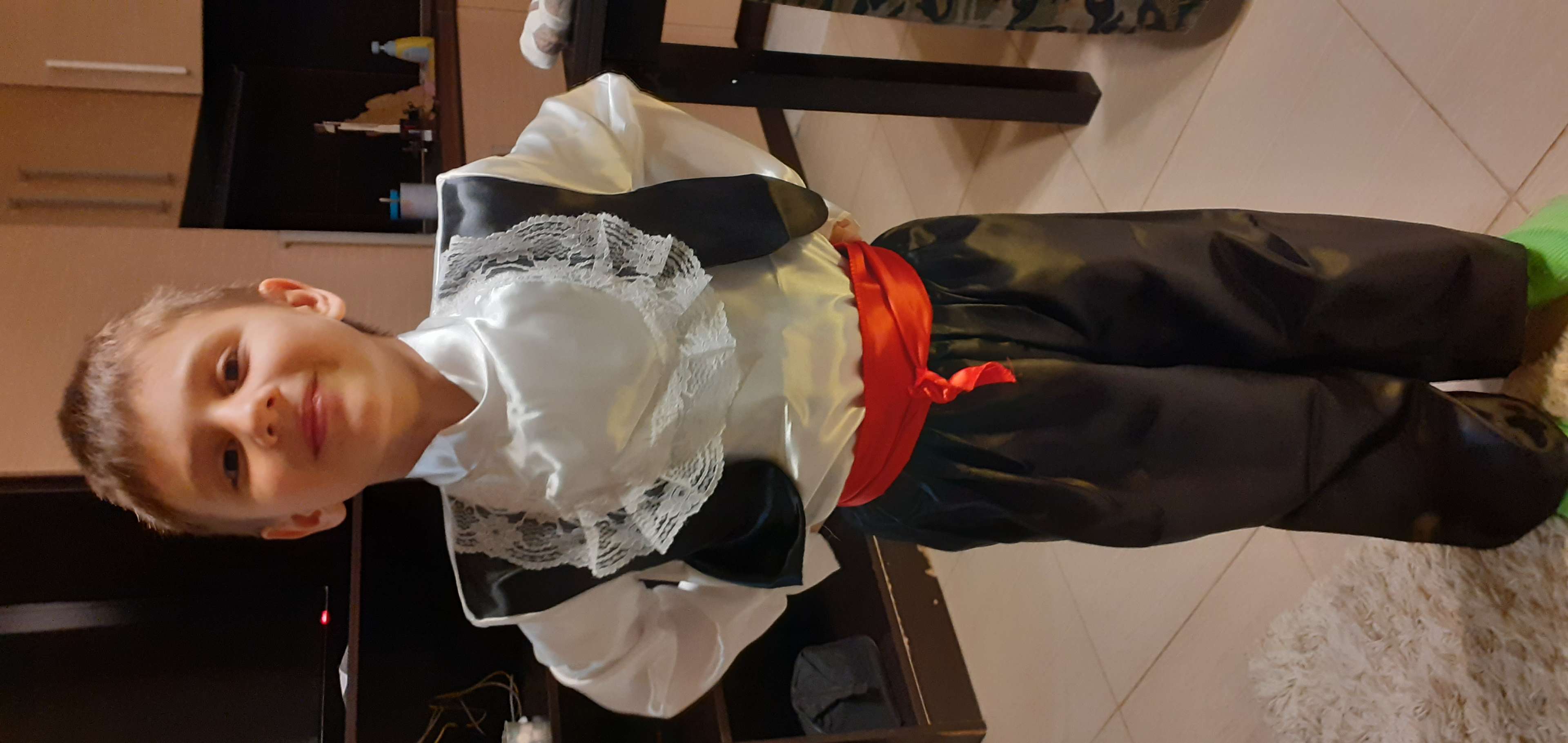 Фотография покупателя товара Карнавальный костюм «Зорро», шляпа, маска, рубашка, пояс, плащ, брюки, р. 30, рост 122 см - Фото 2