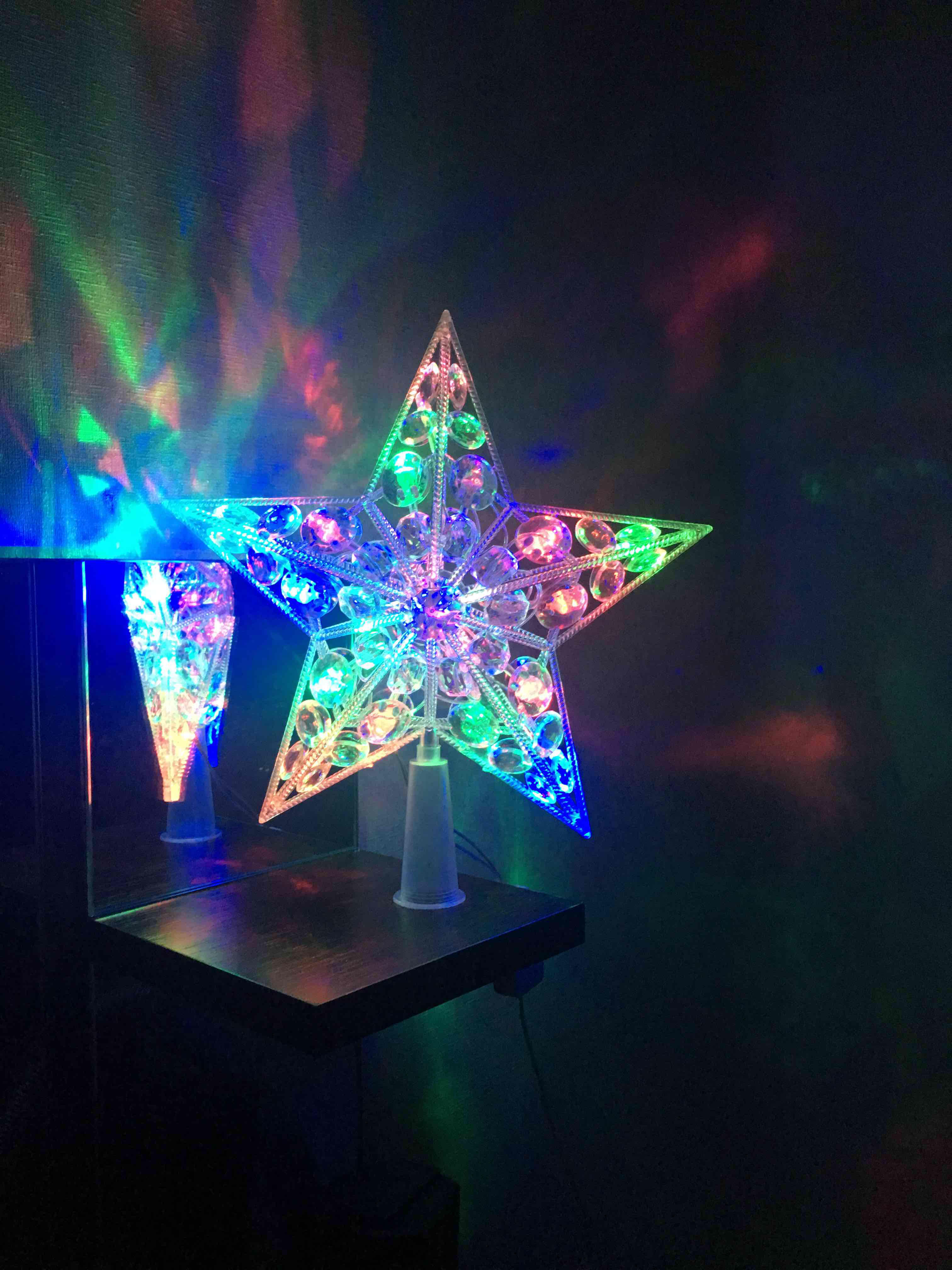 Фотография покупателя товара Светодиодная верхушка на ёлку «Звезда белая» 22 см, 15 LED, провод 2 метра, 220 В, свечение мульти - Фото 6