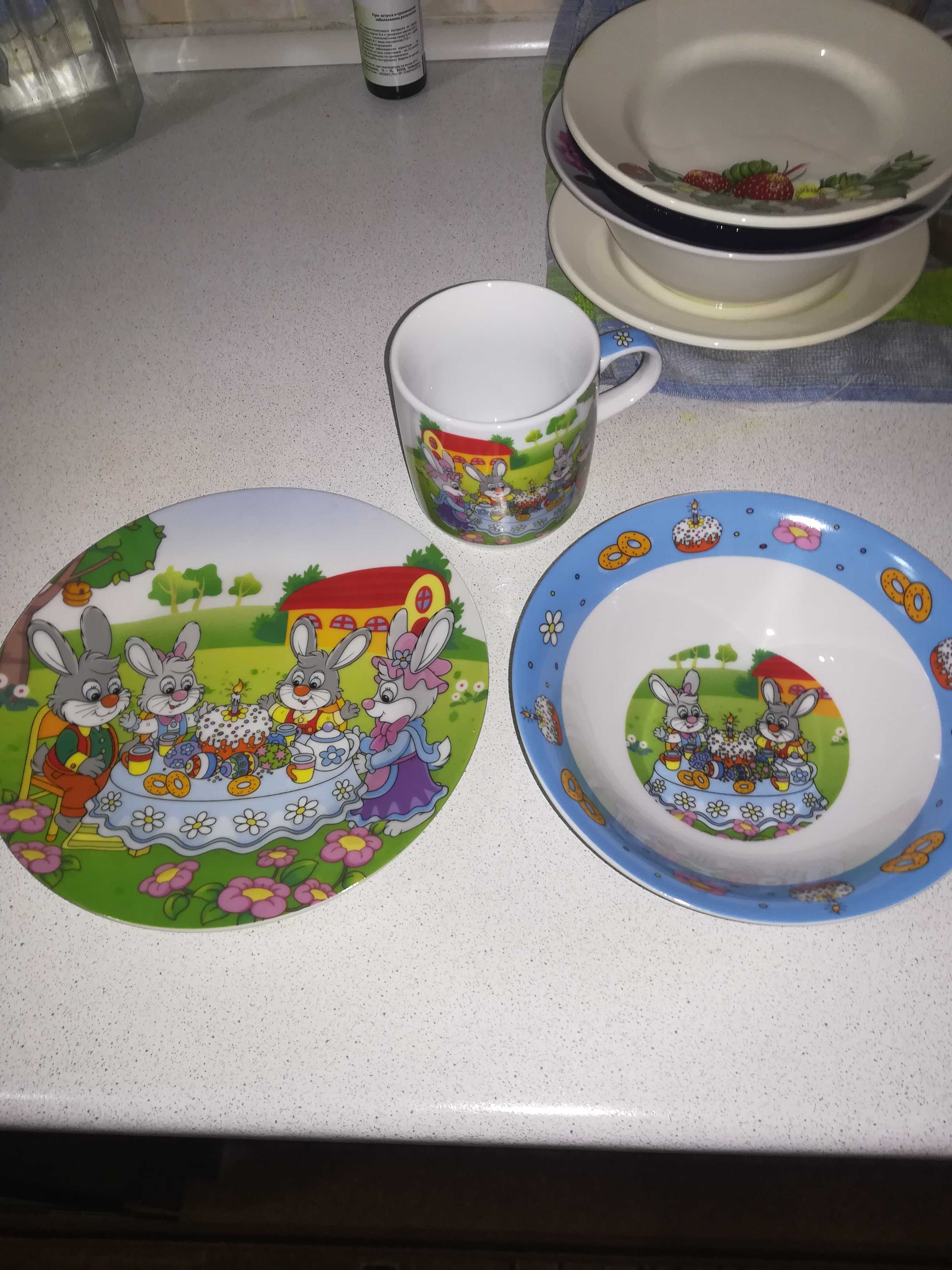 Фотография покупателя товара Набор детской посуды Доляна «Крольчата на обеде», 3 предмета: кружка 220 мл, миска 400 мл, тарелка 18 см