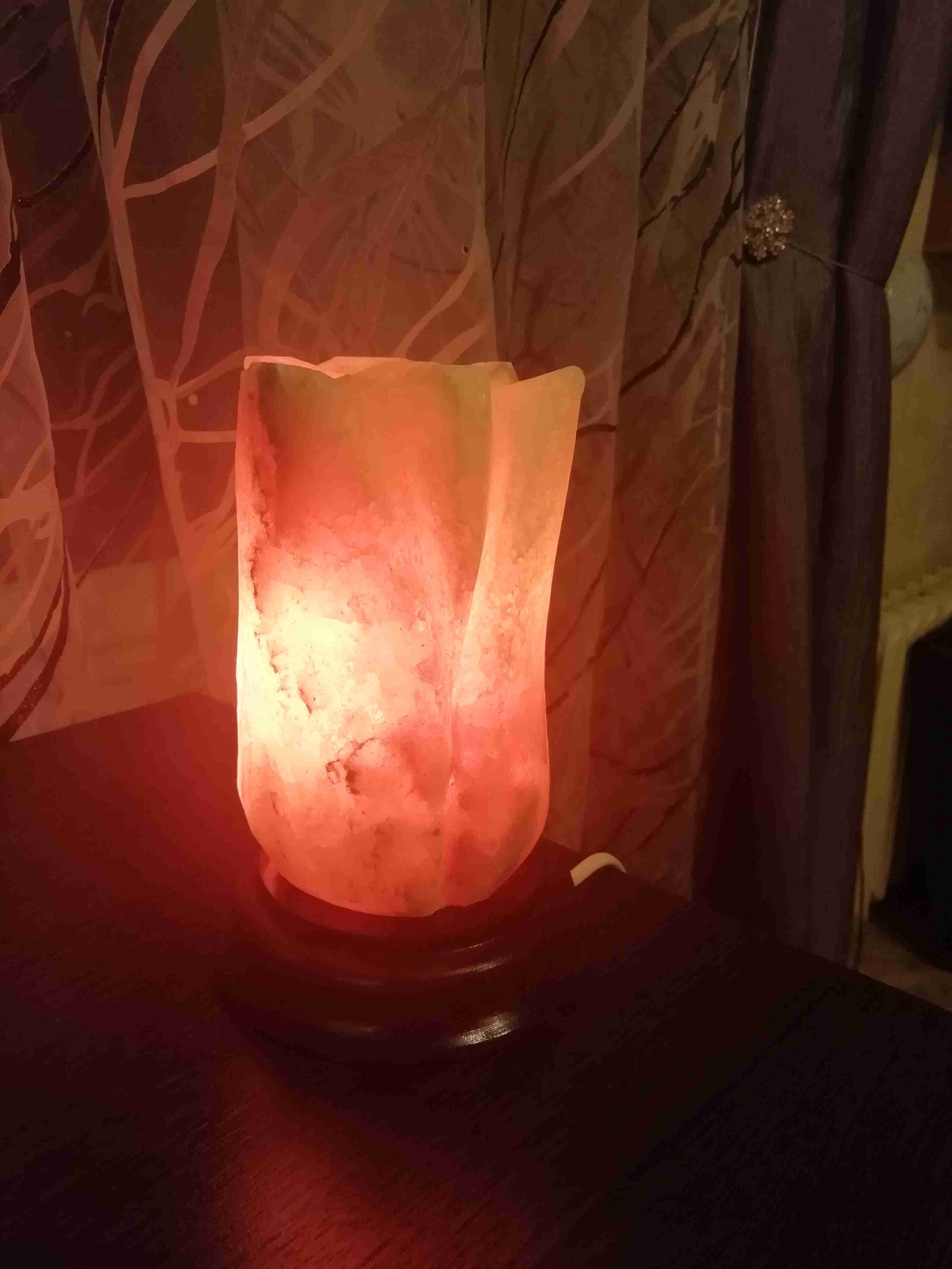 Фотография покупателя товара Соляная лампа "Тюльпан малый", цельный кристалл, 15 см, 1.5 кг - Фото 1