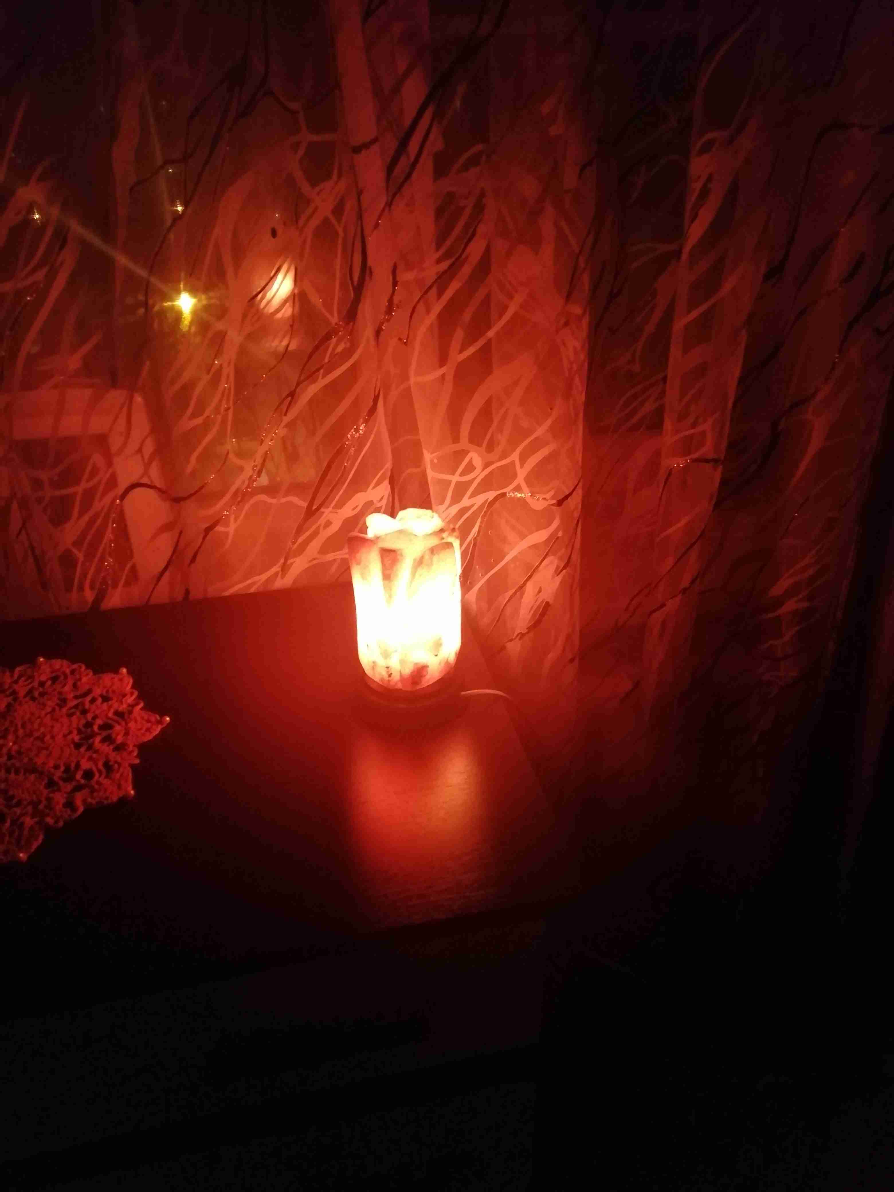 Фотография покупателя товара Соляная лампа "Тюльпан малый", цельный кристалл, 15 см, 1.5 кг - Фото 2