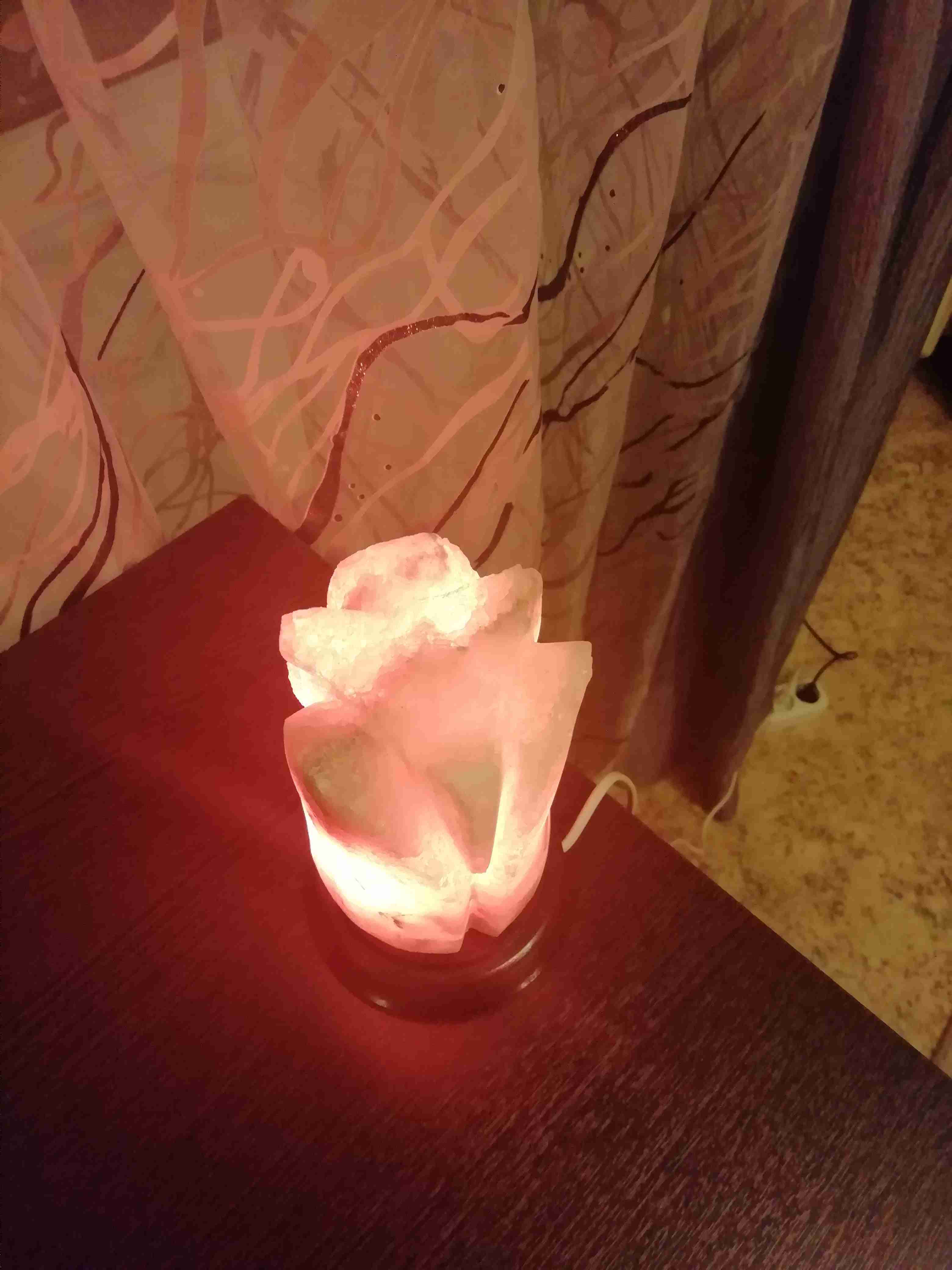 Фотография покупателя товара Соляная лампа "Тюльпан малый", цельный кристалл, 15 см, 1.5 кг - Фото 3