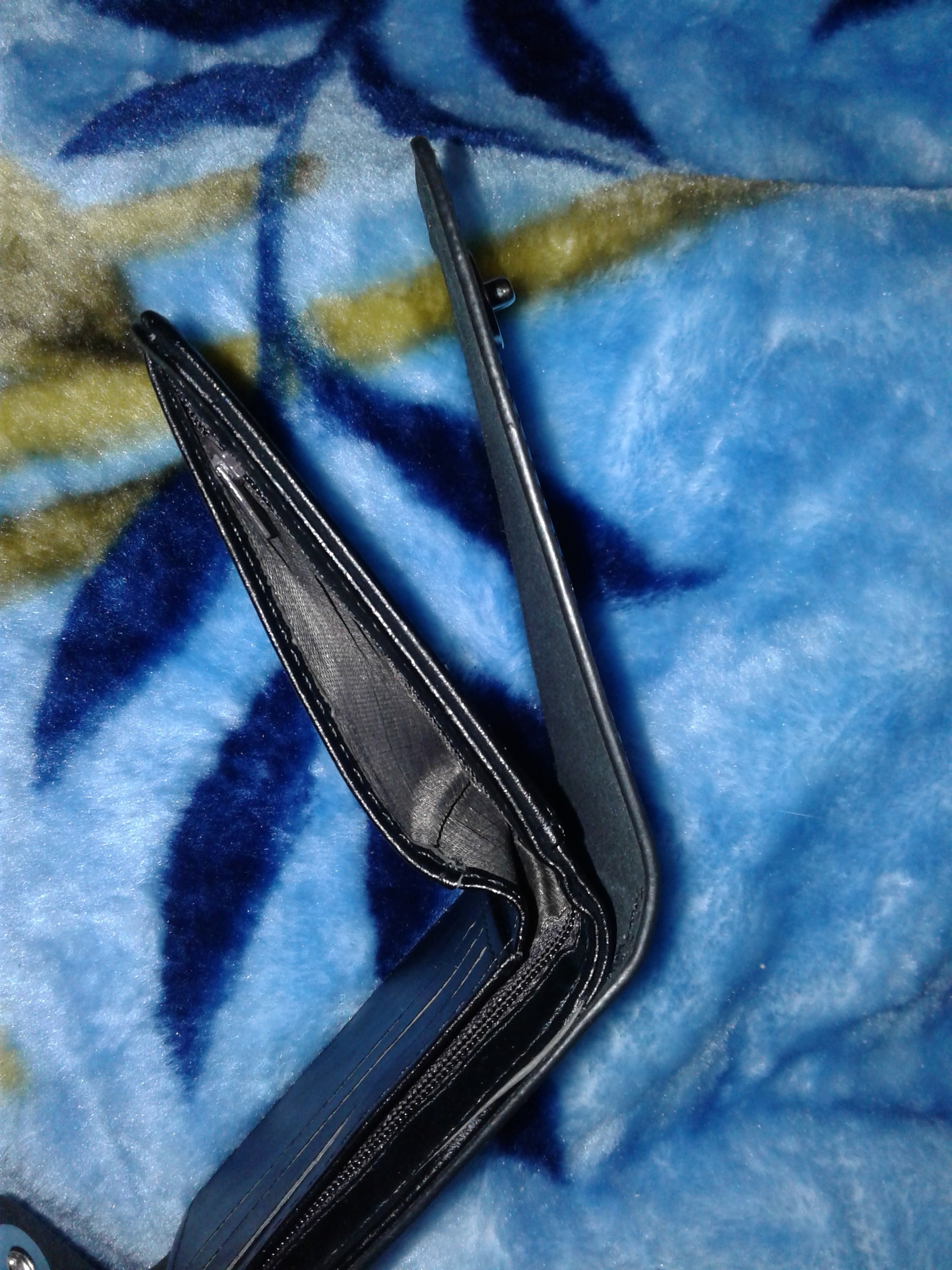 Фотография покупателя товара Портмоне мужское, 2 отдела, для карт, на магните, цвет чёрный - Фото 1