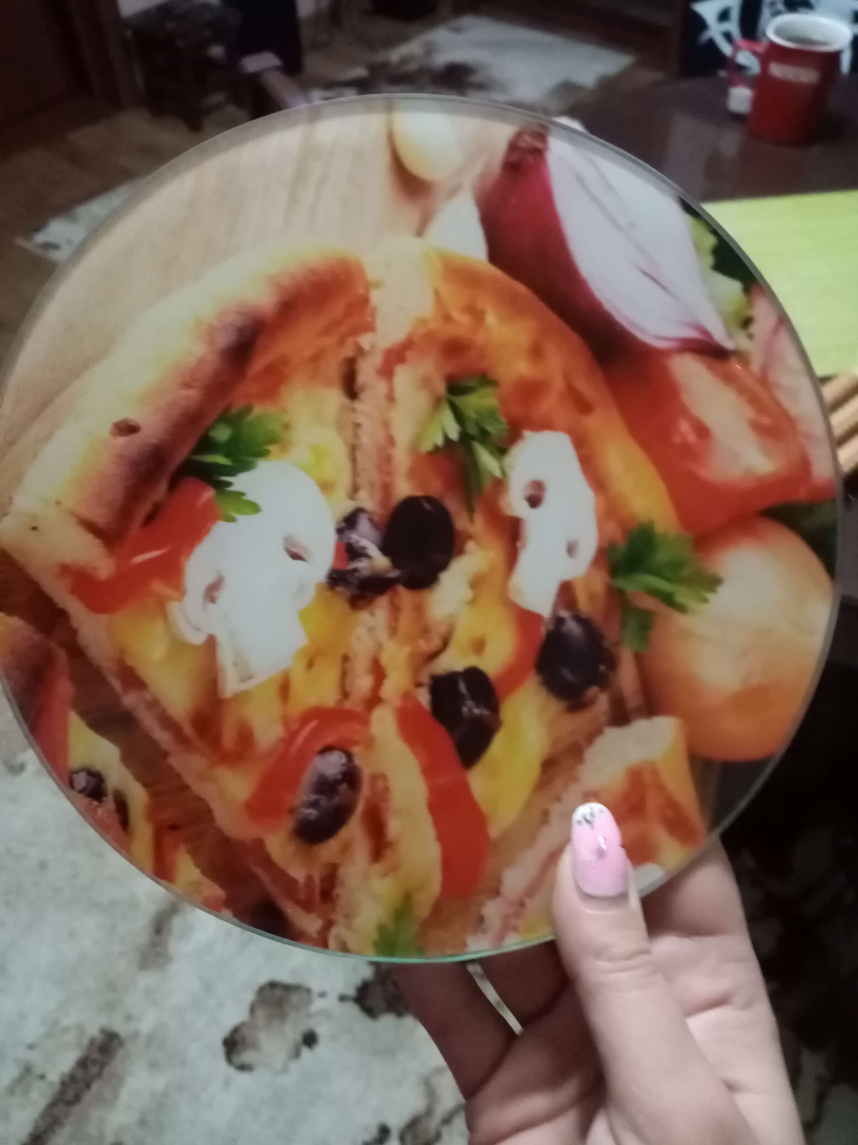 Фотография покупателя товара Доска разделочная стеклянная Доляна «Пицца», d=20 см - Фото 1