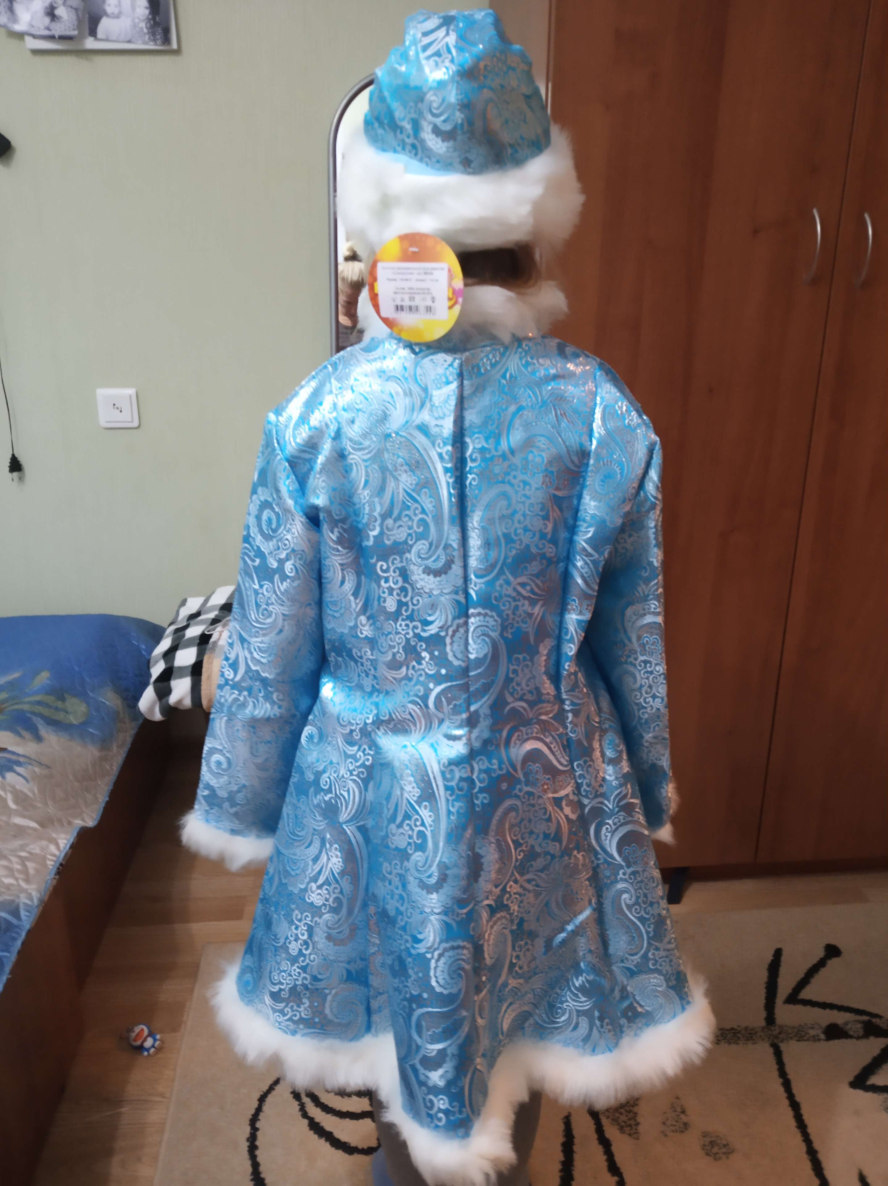 Фотография покупателя товара Детский карнавальный костюм «Снегурочка», парча белая, шуба, шапка, р. 34, рост 134 см - Фото 3