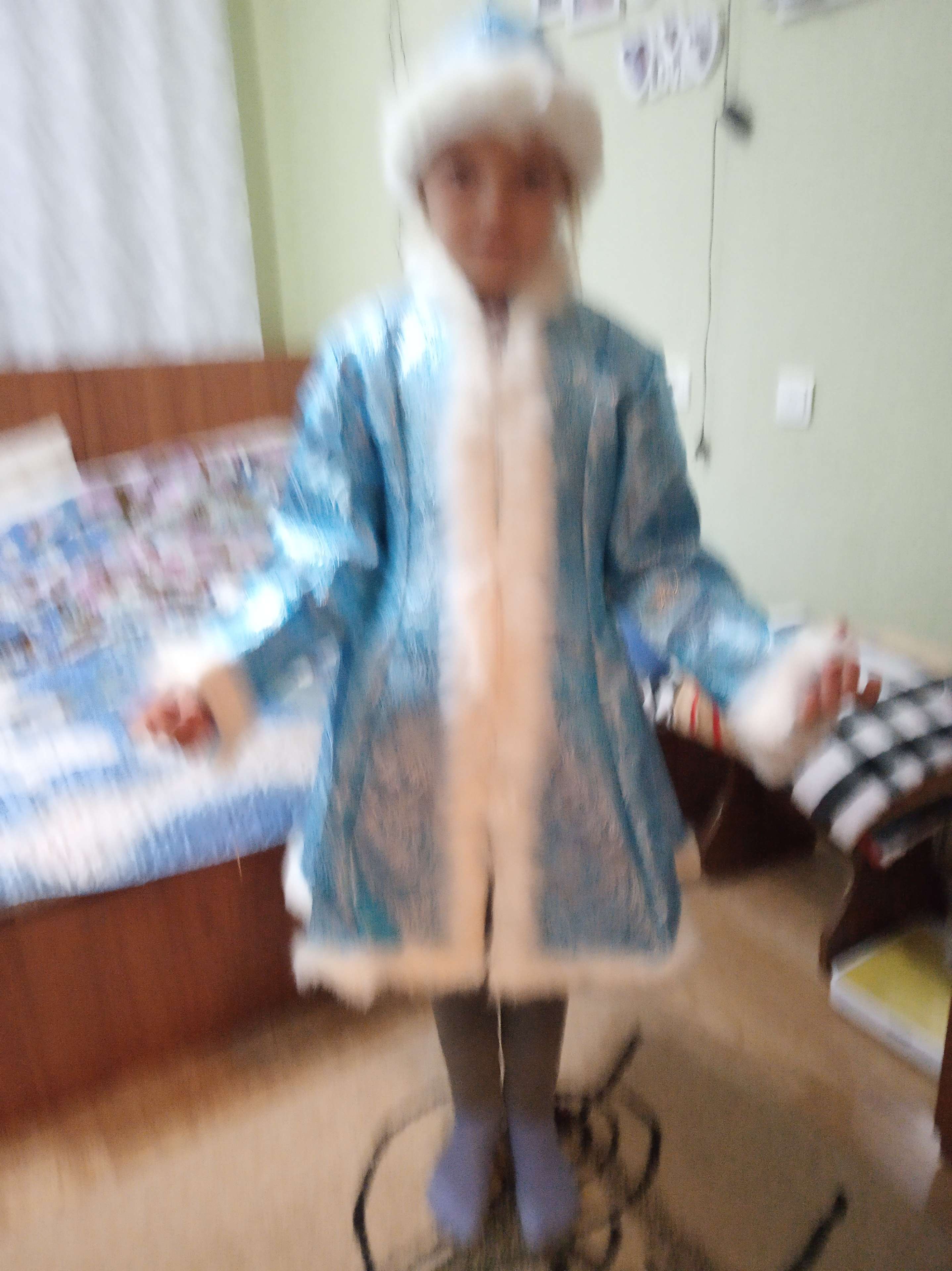 Фотография покупателя товара Детский карнавальный костюм «Снегурочка», парча белая, шуба, шапка, р. 34, рост 134 см - Фото 5