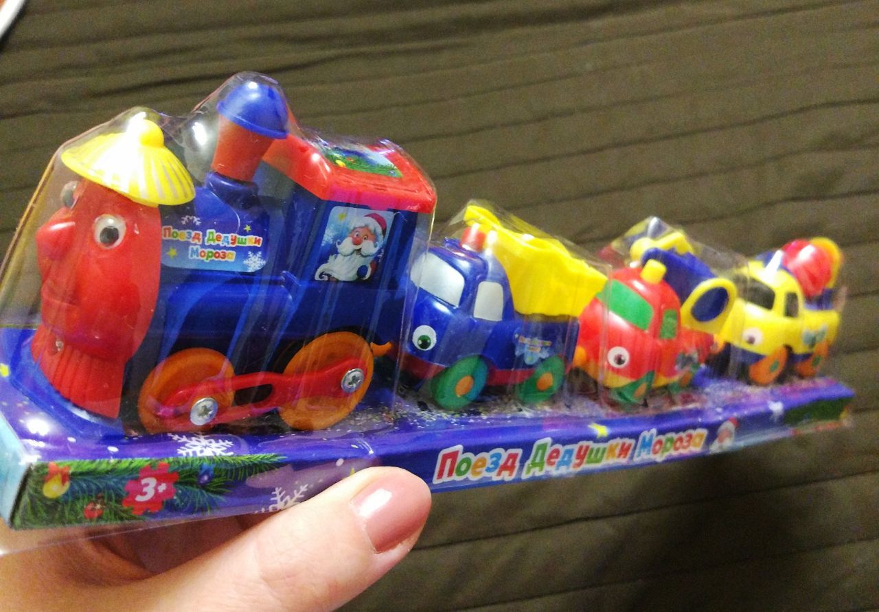Фотография покупателя товара Паровоз «Поезд Дедушки Мороза», работает от батареек, цвета МИКС - Фото 6