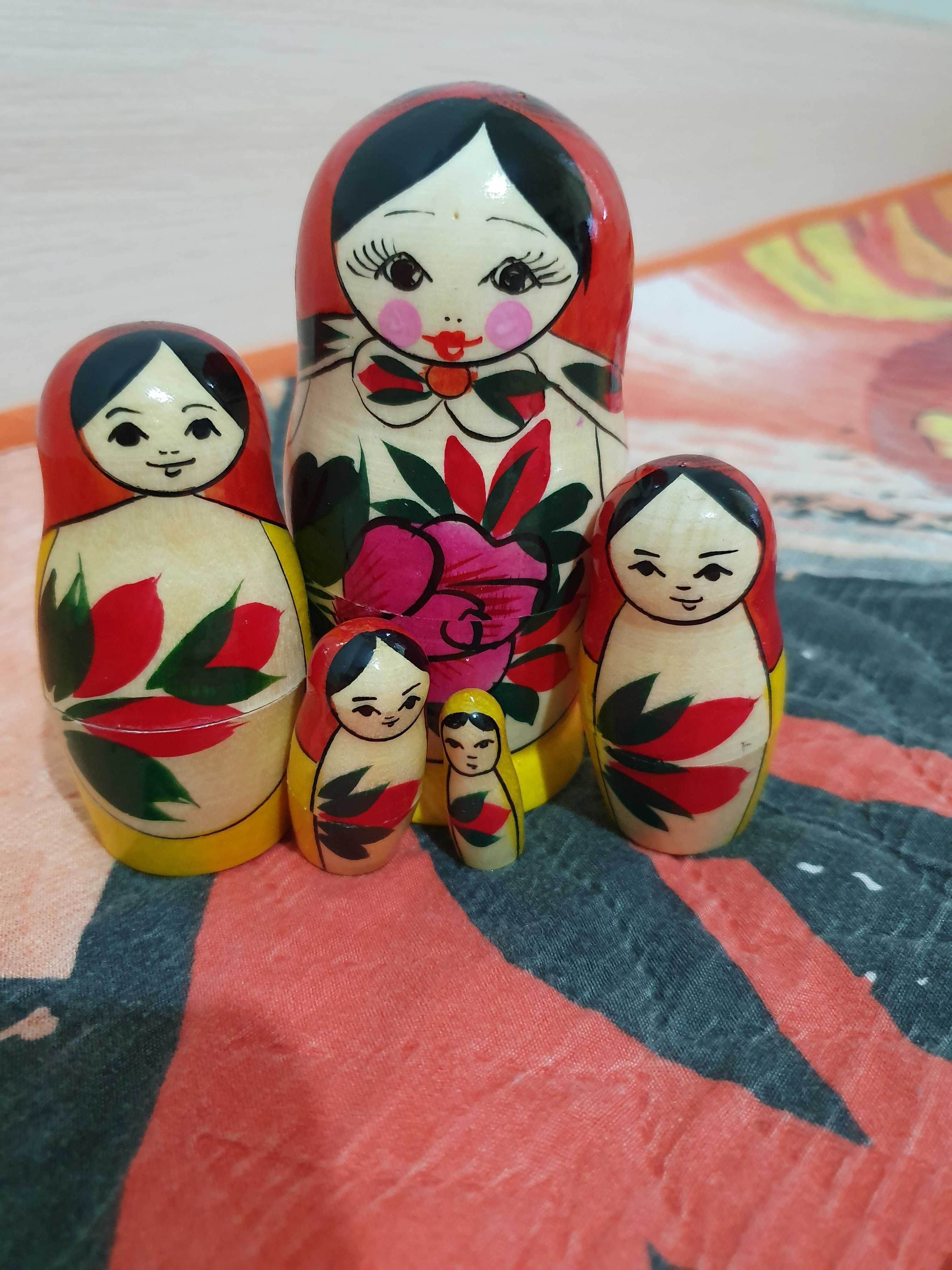 Фотография покупателя товара Матрёшка «Лада», красный платок, 5 кукольная, 12 см - Фото 2