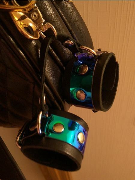 Фотография покупателя товара Брелок для ключей Sitabella, наручники, натуральная кожа, карабин, фуксия - Фото 2