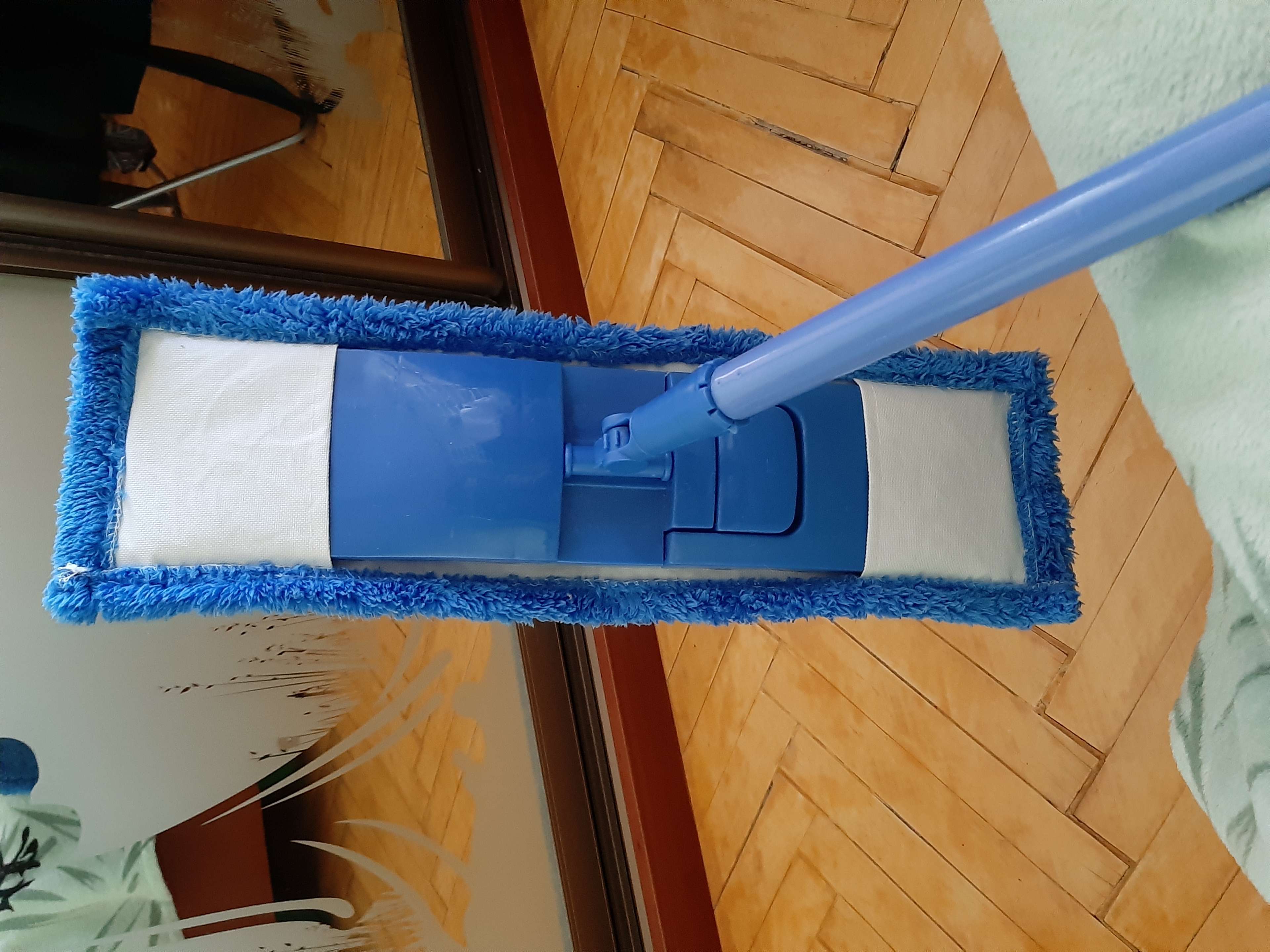 Фотография покупателя товара Швабра для мытья пола плоская Доляна, насадка микрофибра 42×12 см, металлическая ручка 119 см - Фото 5