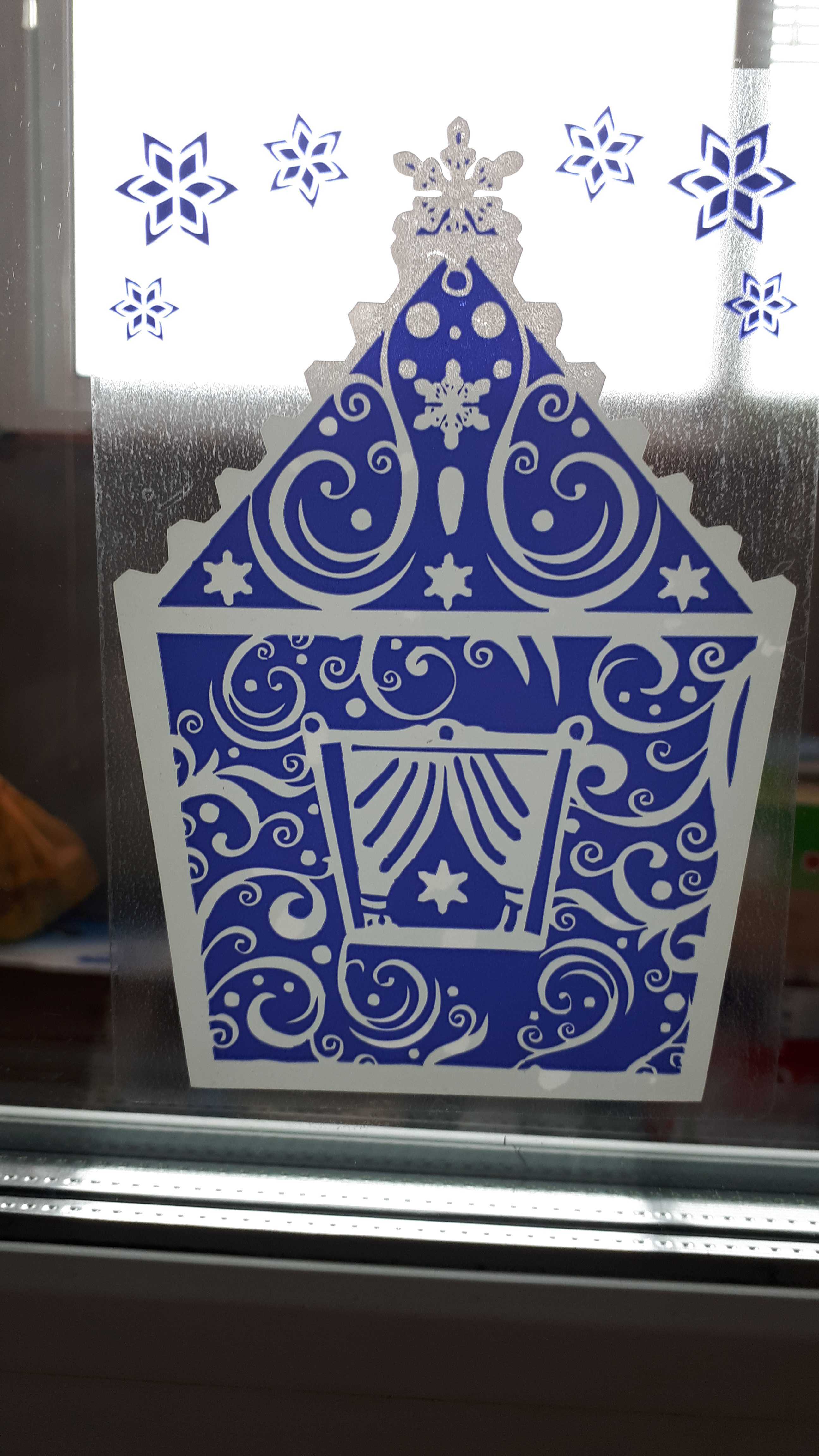 Фотография покупателя товара Набор наклеек на окна "Новогодний" синий цвет, ёлочка, дом, 37 х 37 см - Фото 6