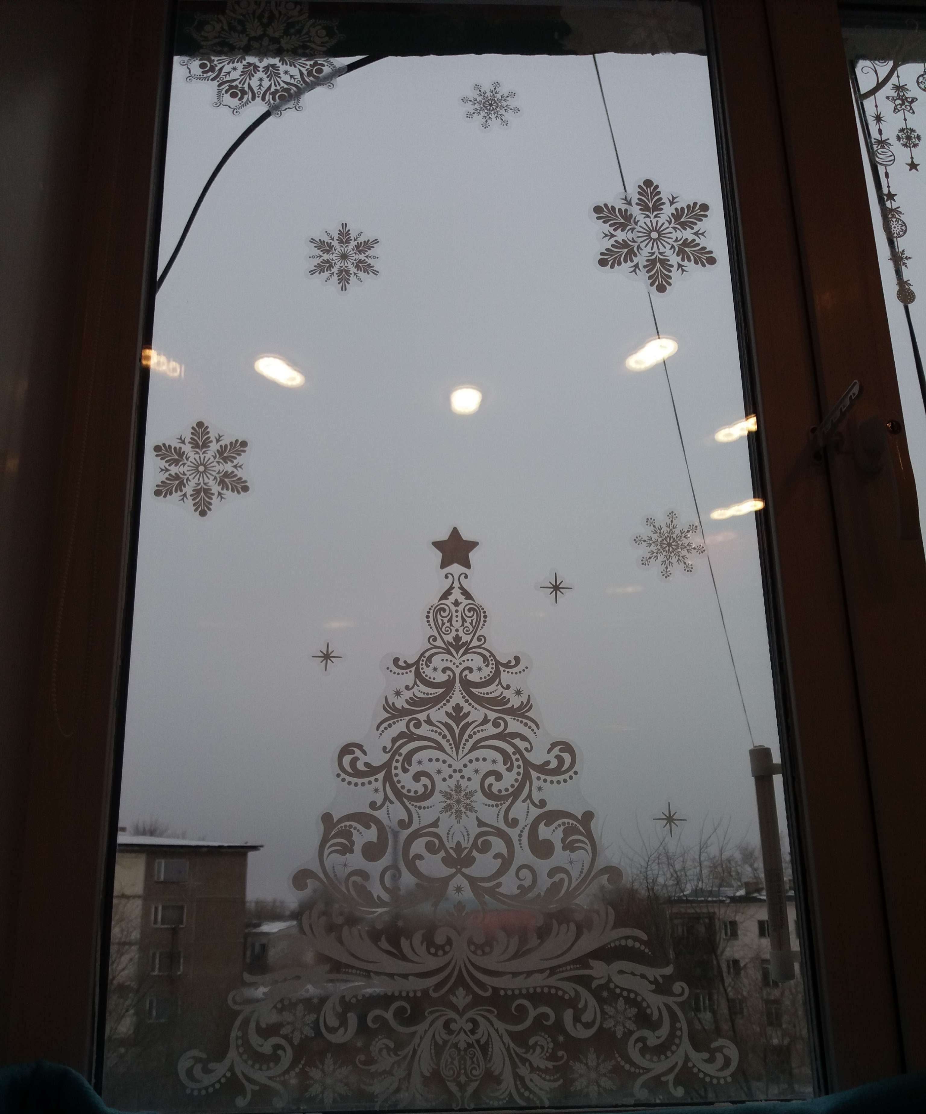 Фотография покупателя товара Наклейка для окон «Зимняя ёлочка», многоразовая, 50 × 70 см - Фото 18