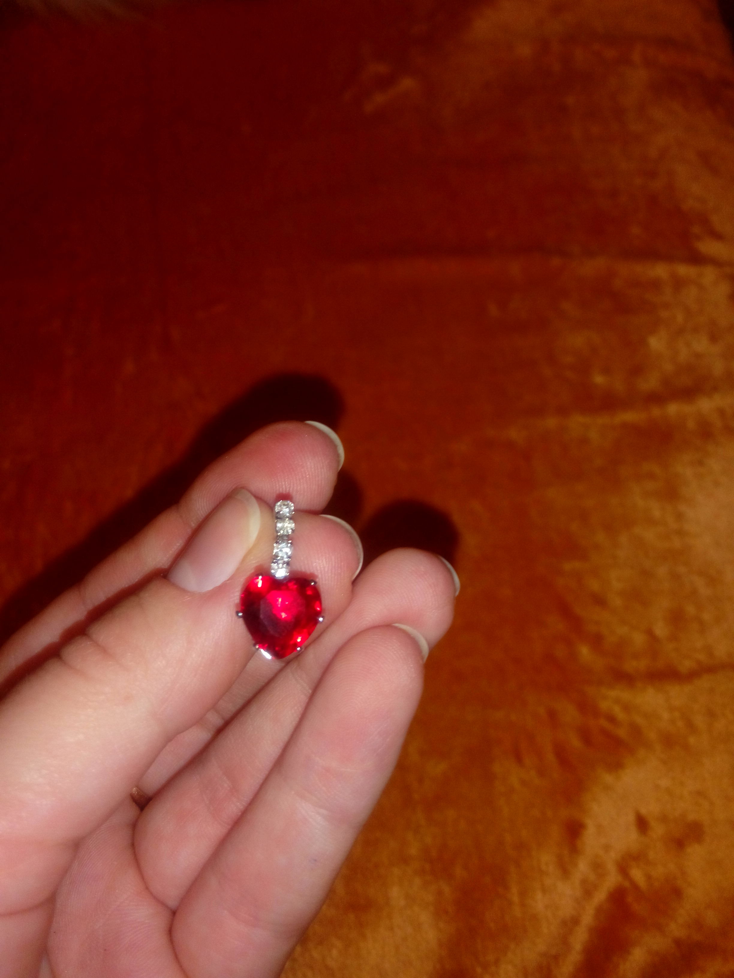 Фотография покупателя товара Серьги со стразами «Сердце» мерцание, цвет бело-красный в серебре - Фото 4