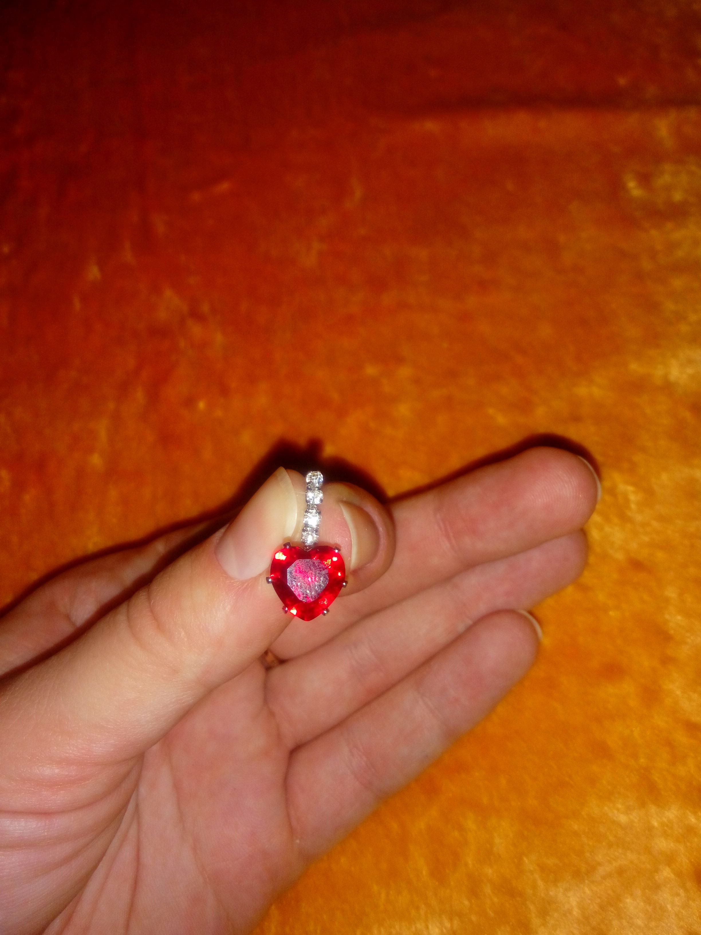 Фотография покупателя товара Серьги со стразами «Сердце» мерцание, цвет бело-красный в серебре - Фото 5