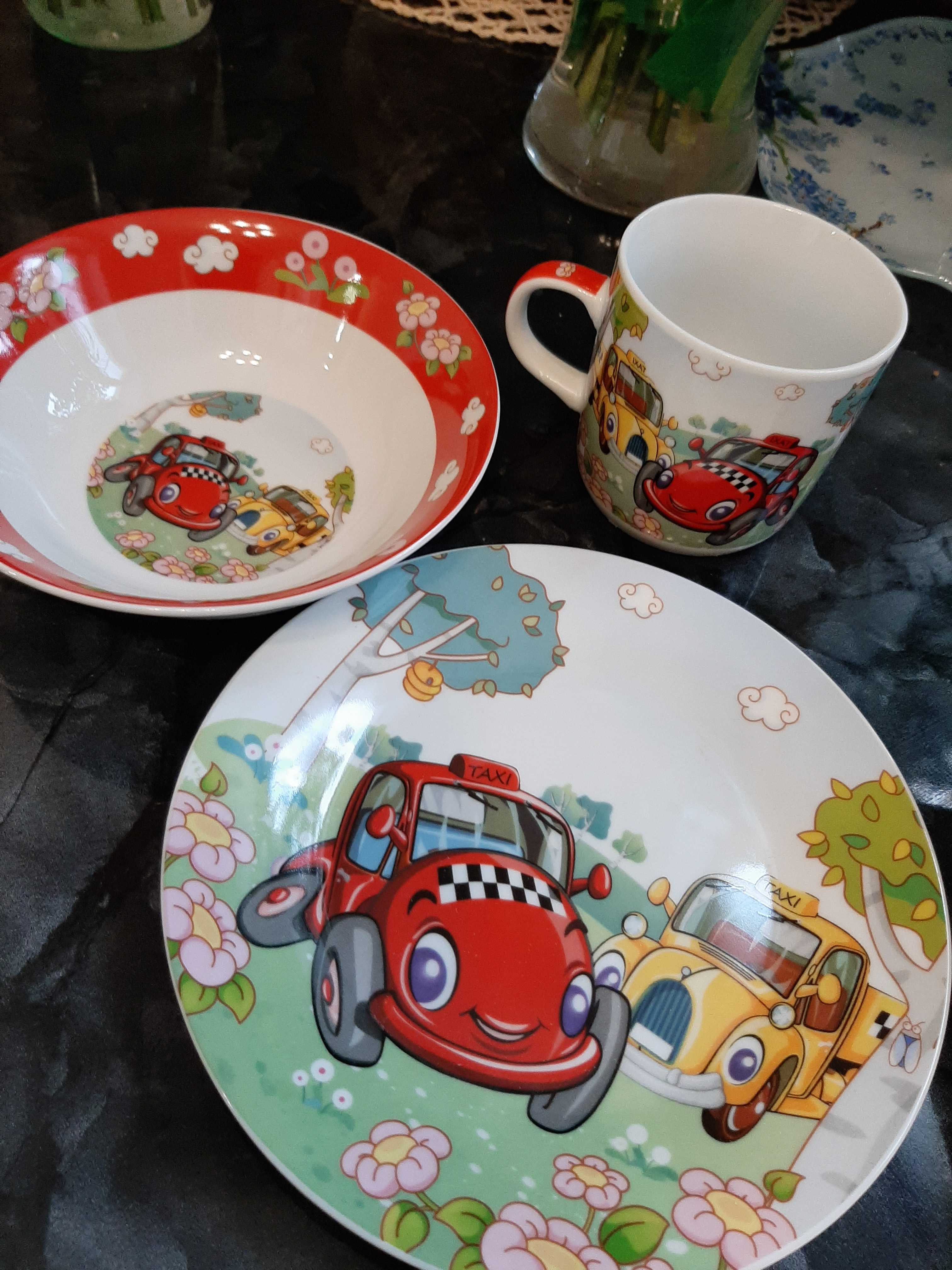 Фотография покупателя товара Набор детской посуды из керамики Доляна «Такси», 3 предмета: кружка 230 мл, миска 400 мл, тарелка d=18 см