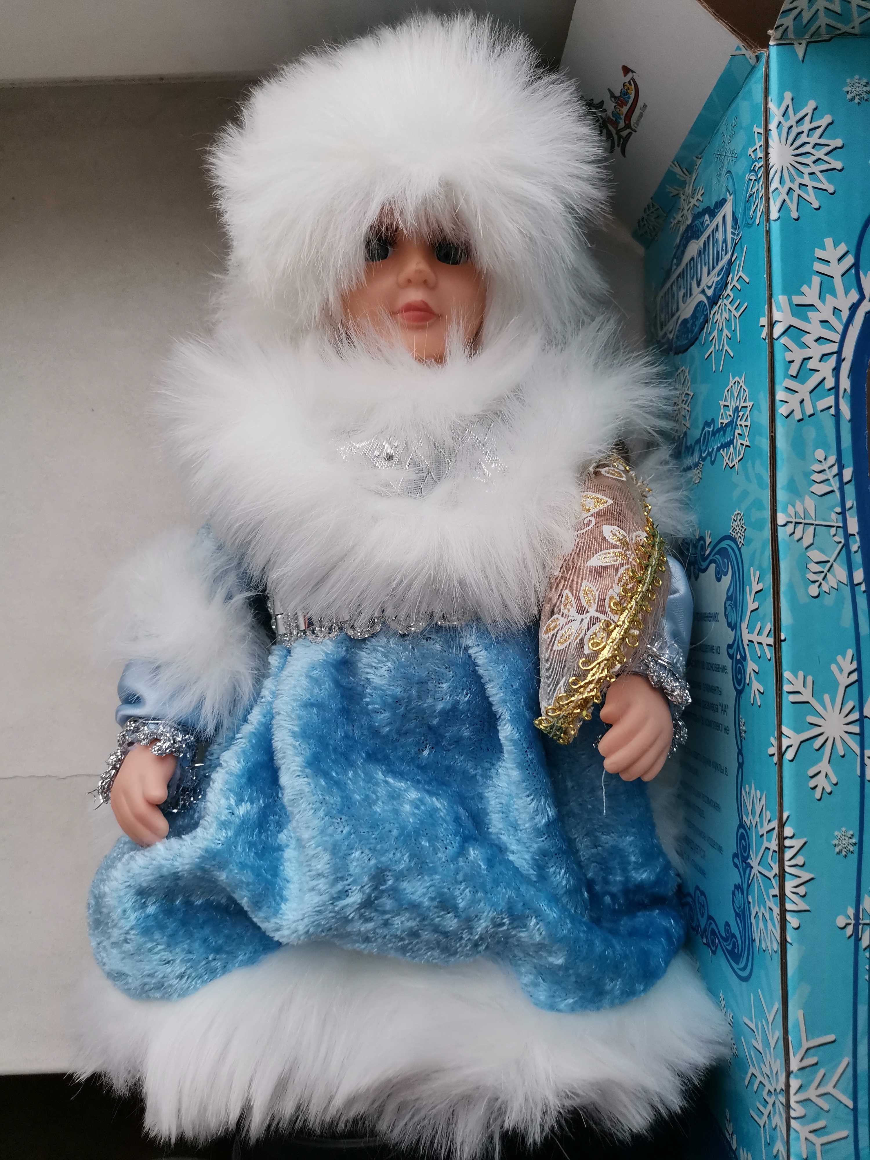 Фотография покупателя товара Снегурочка 30 см "Шик" голубая шубка, плюш, двигается, без музыки - Фото 3