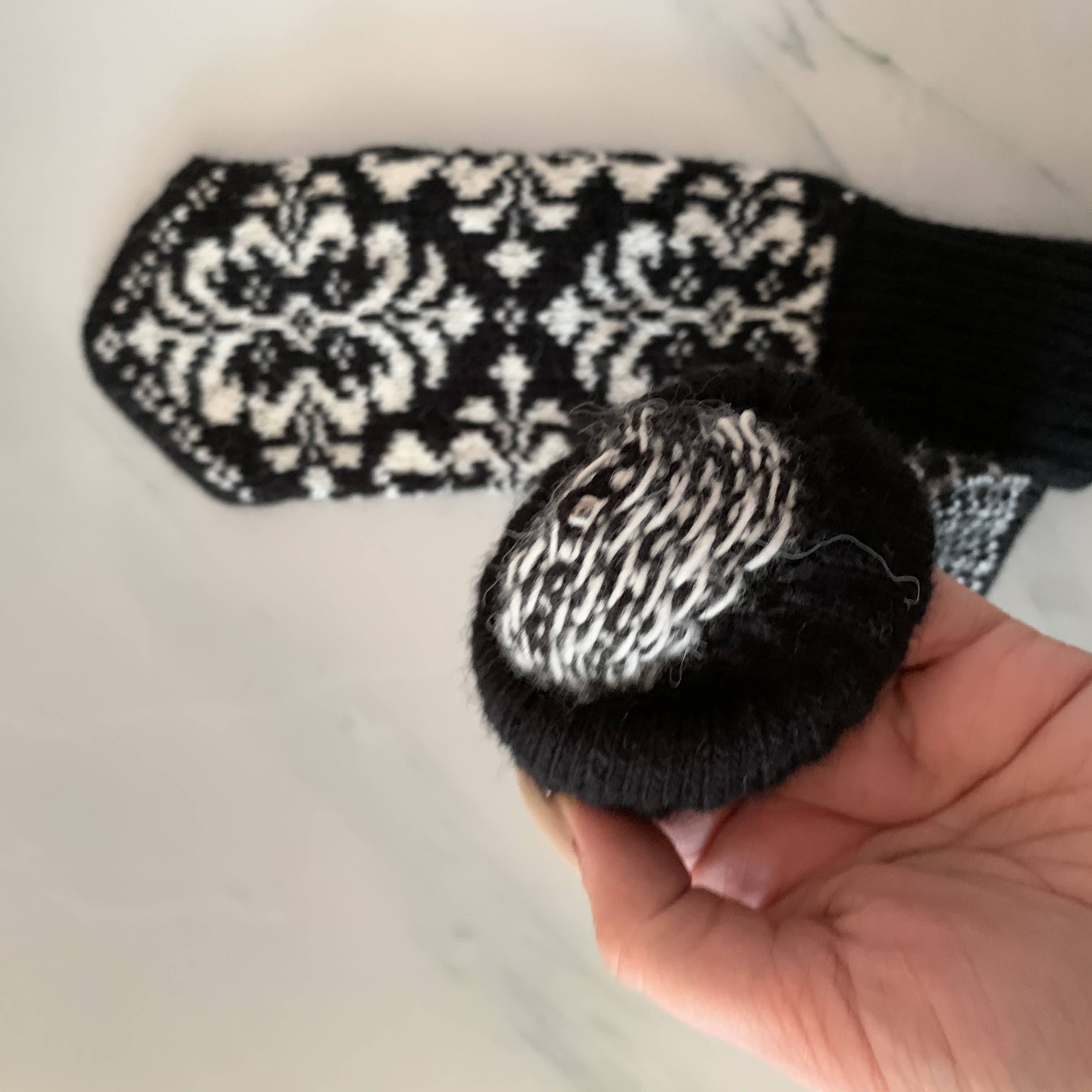 Фотография покупателя товара Варежки женские, цвет чёрный, размер 18 - Фото 1