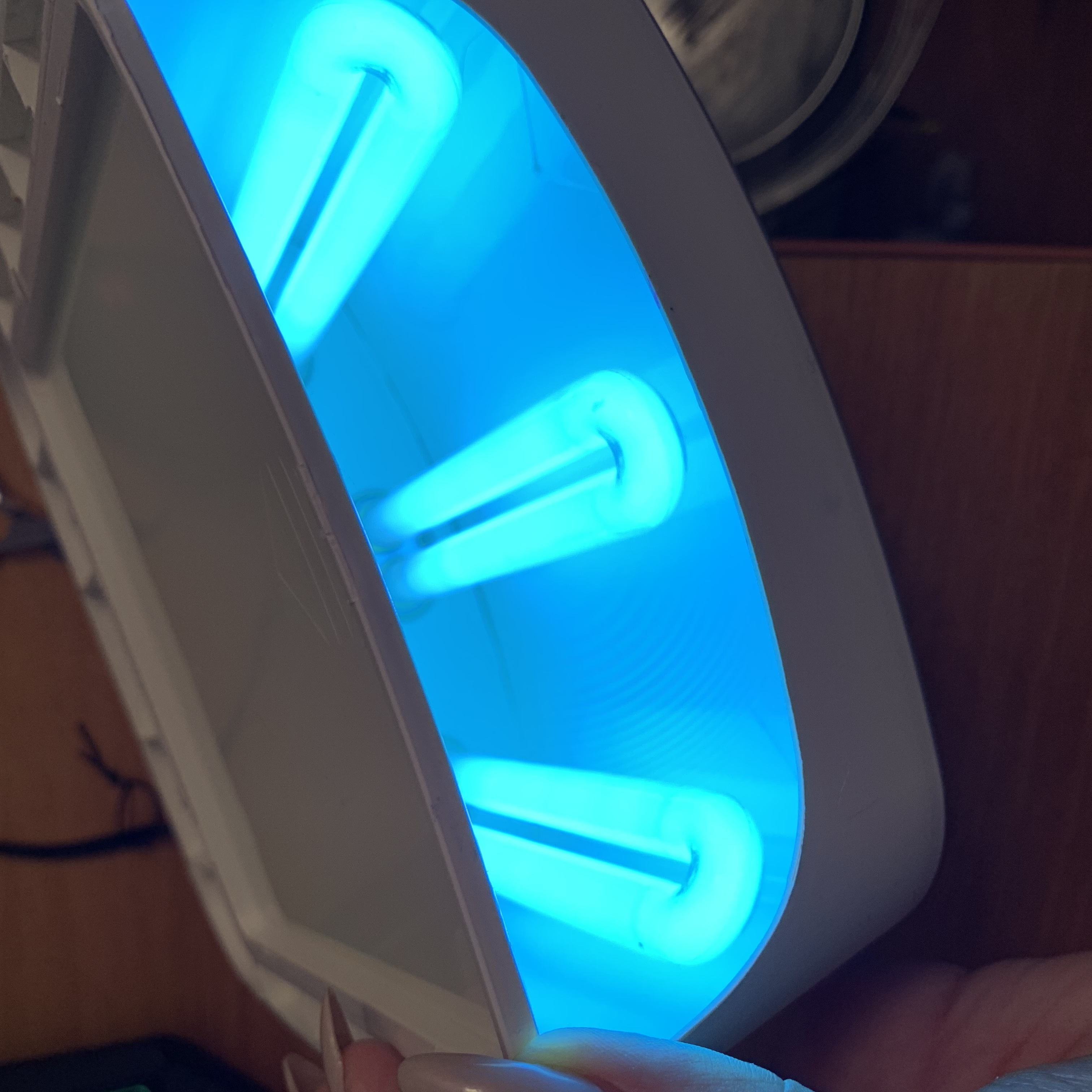 Фотография покупателя товара Лампа для гель-лака Luazon LUF-10, UV, 36 Вт, 3 диода, таймер 120 с, 220 В, белая - Фото 2
