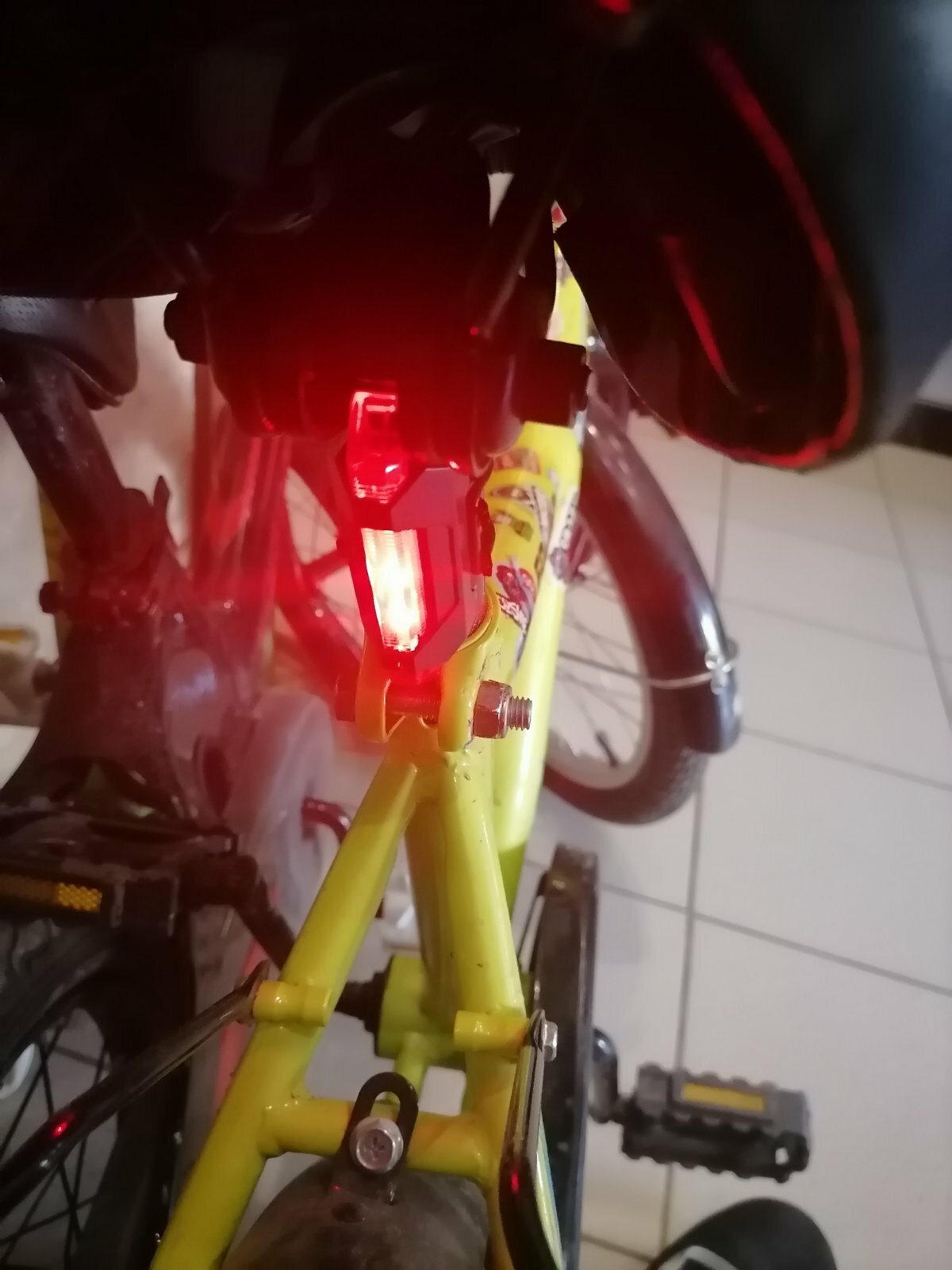 Фотография покупателя товара Фонарь велосипедный аккумуляторный, влагозащищённый, 400 мАч, 5 led, 30 лм, 4 режима - Фото 1