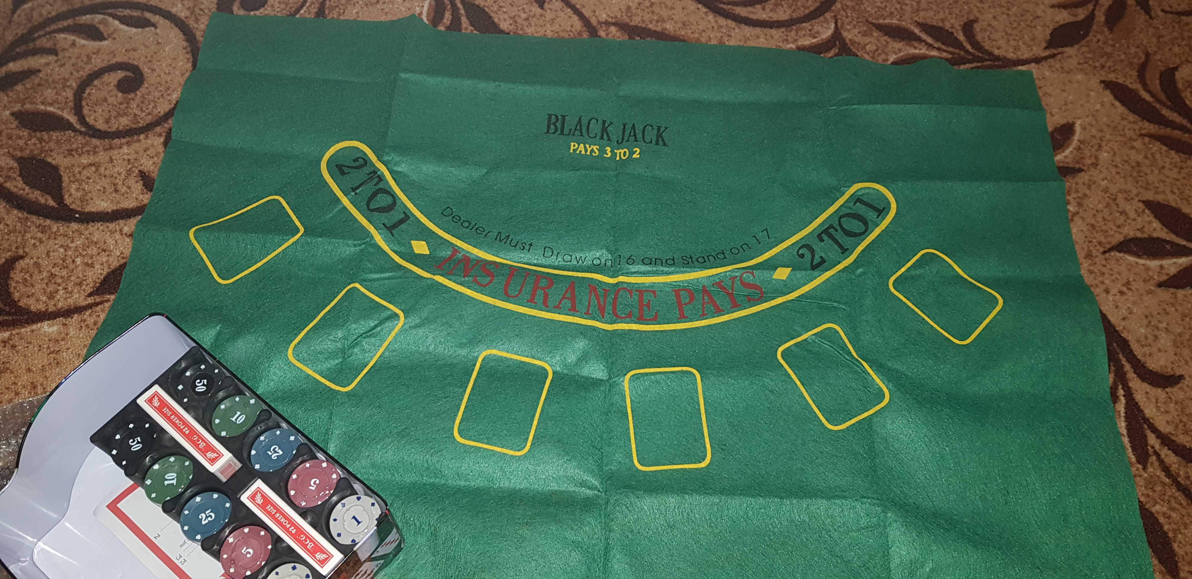 Фотография покупателя товара Покер, набор для игры (карты 2 колоды микс, фишки 200 шт.), с номиналом, 60 х 90 см - Фото 1