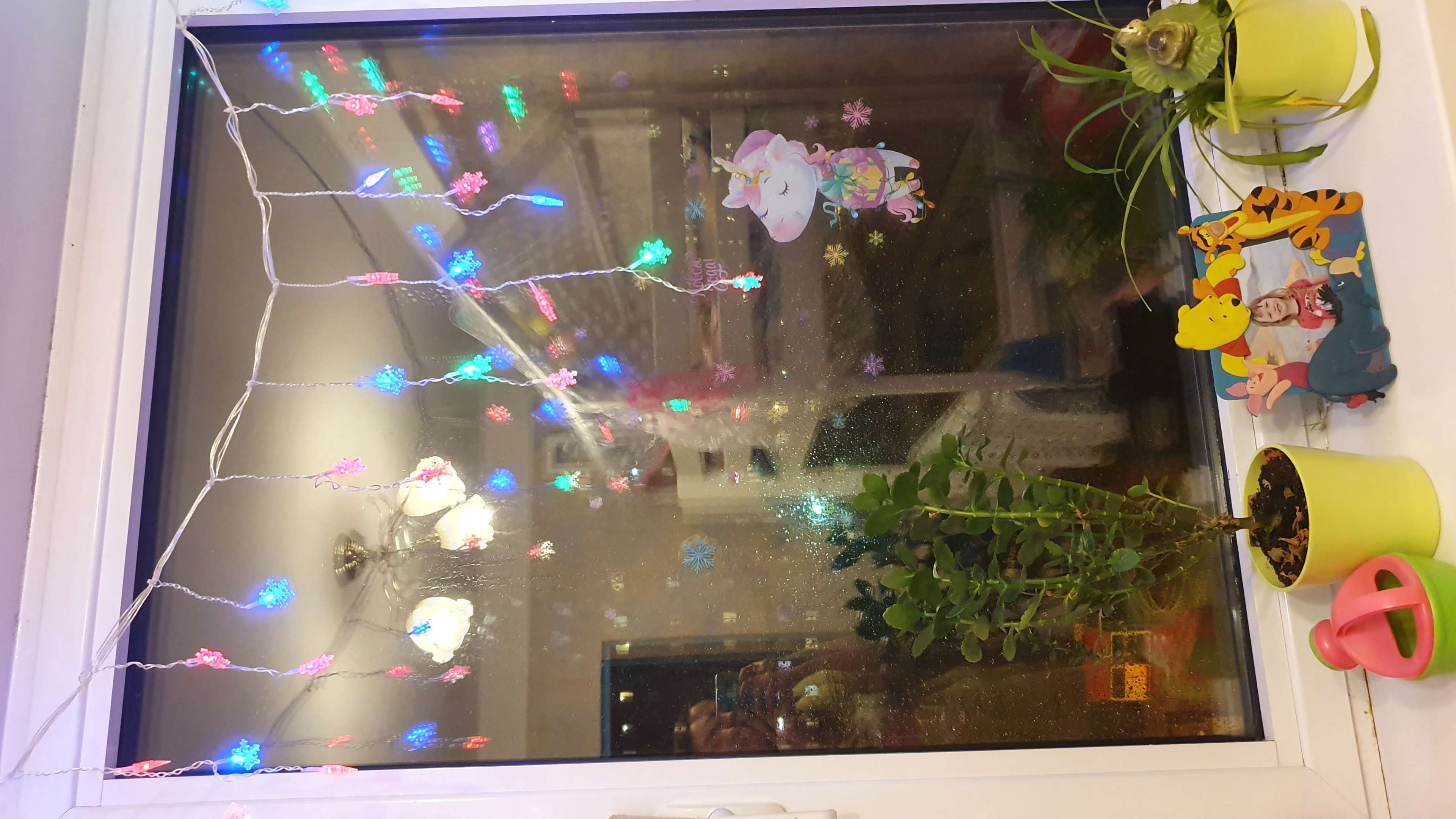 Фотография покупателя товара Гирлянда «Бахрома» 1.8 × 0.5 м с насадками «Снежинки», IP20, прозрачная нить, 48 LED, свечение мульти (RG/RB), мигание, 220 В - Фото 12