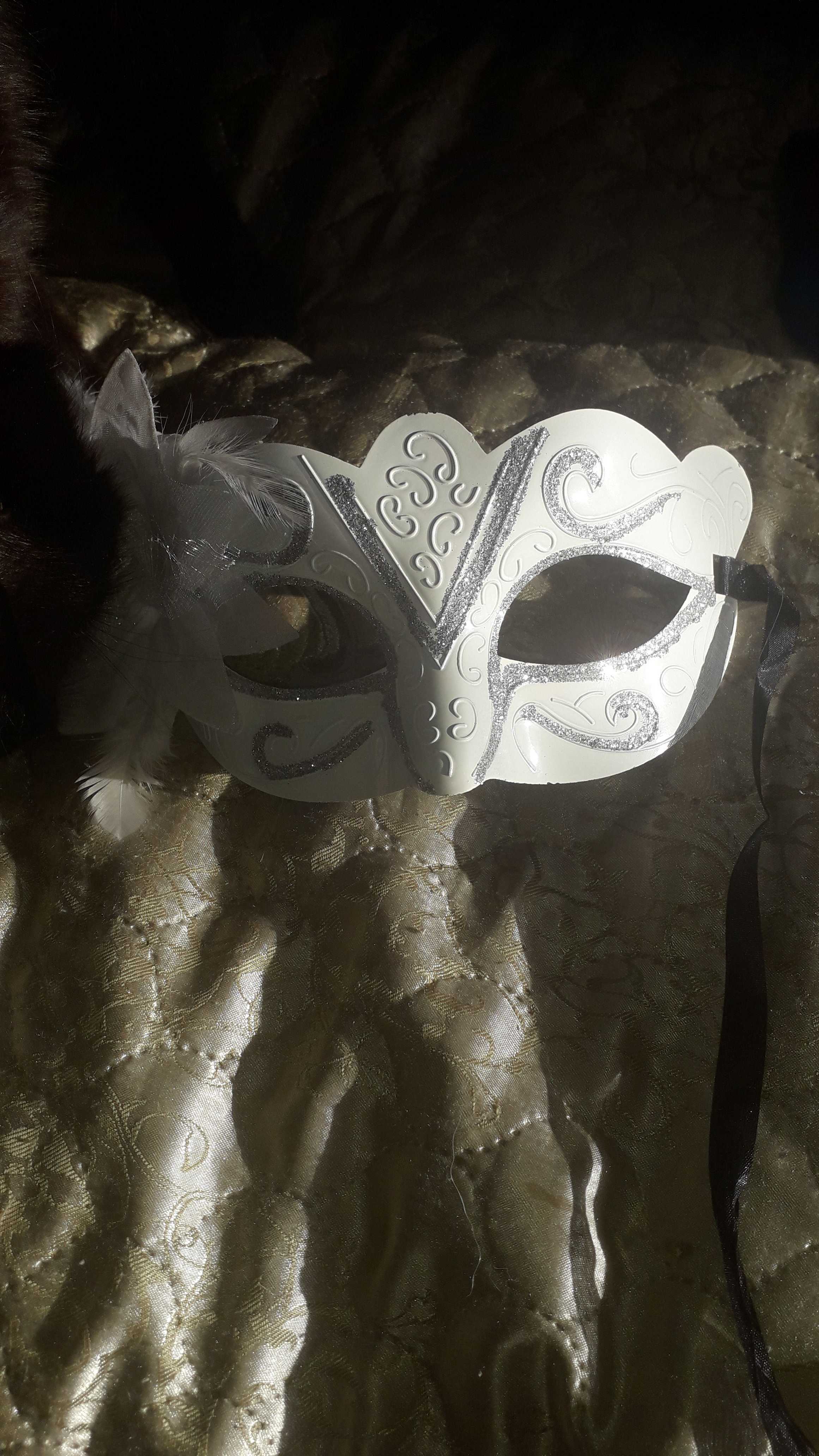 Фотография покупателя товара Карнавальная маска с узором, с цветком, цвет белый - Фото 2