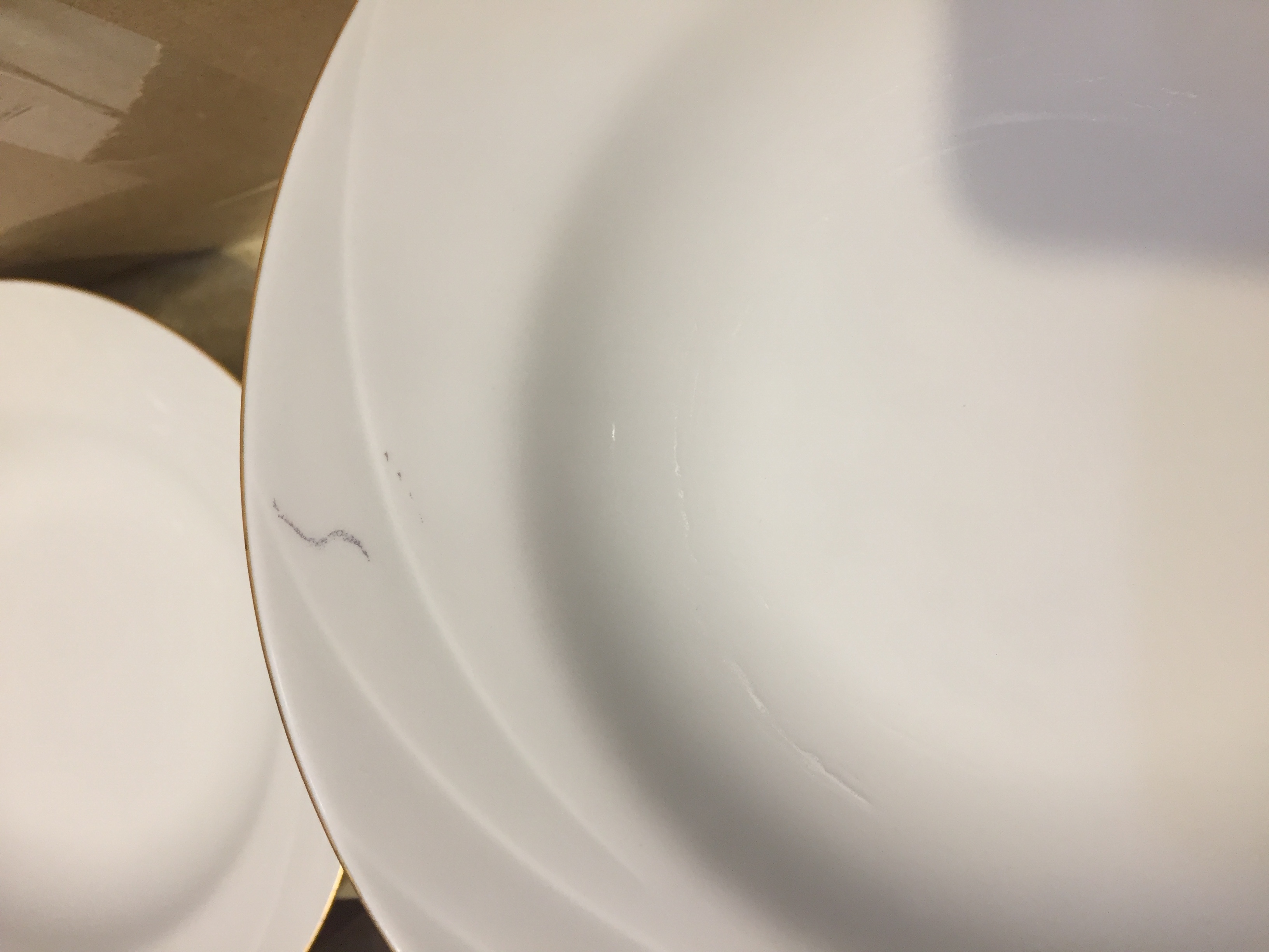 Фотография покупателя товара Сервиз столовый фарфоровый «Голубка. Классик», 36 предметов, 2 вида тарелок, деколь и отводка люстром - Фото 8