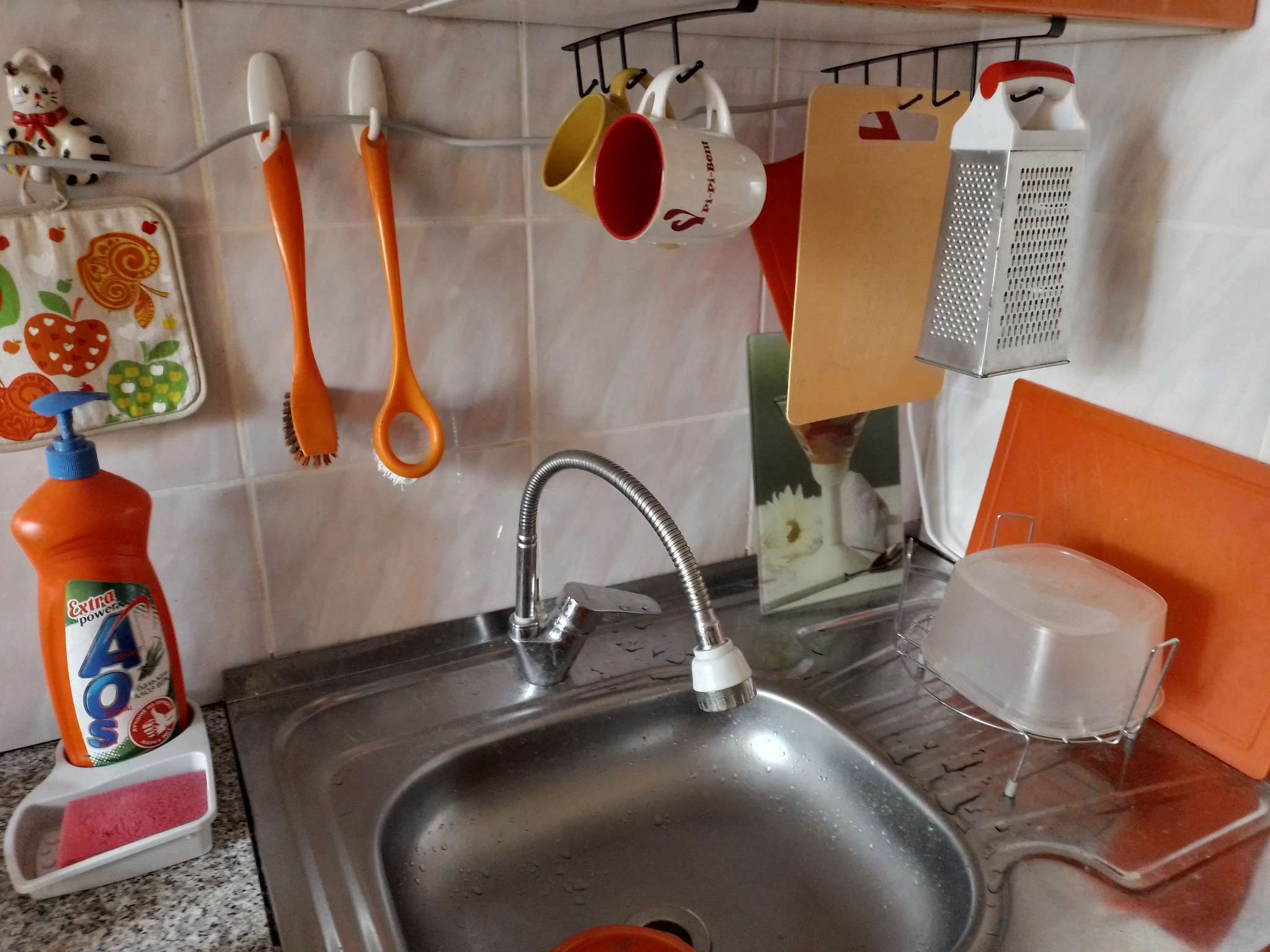 Фотография покупателя товара Держатель кухонный подвесной на 6 предметов Доляна, 1,5×26×7 см, цвет чёрный - Фото 5