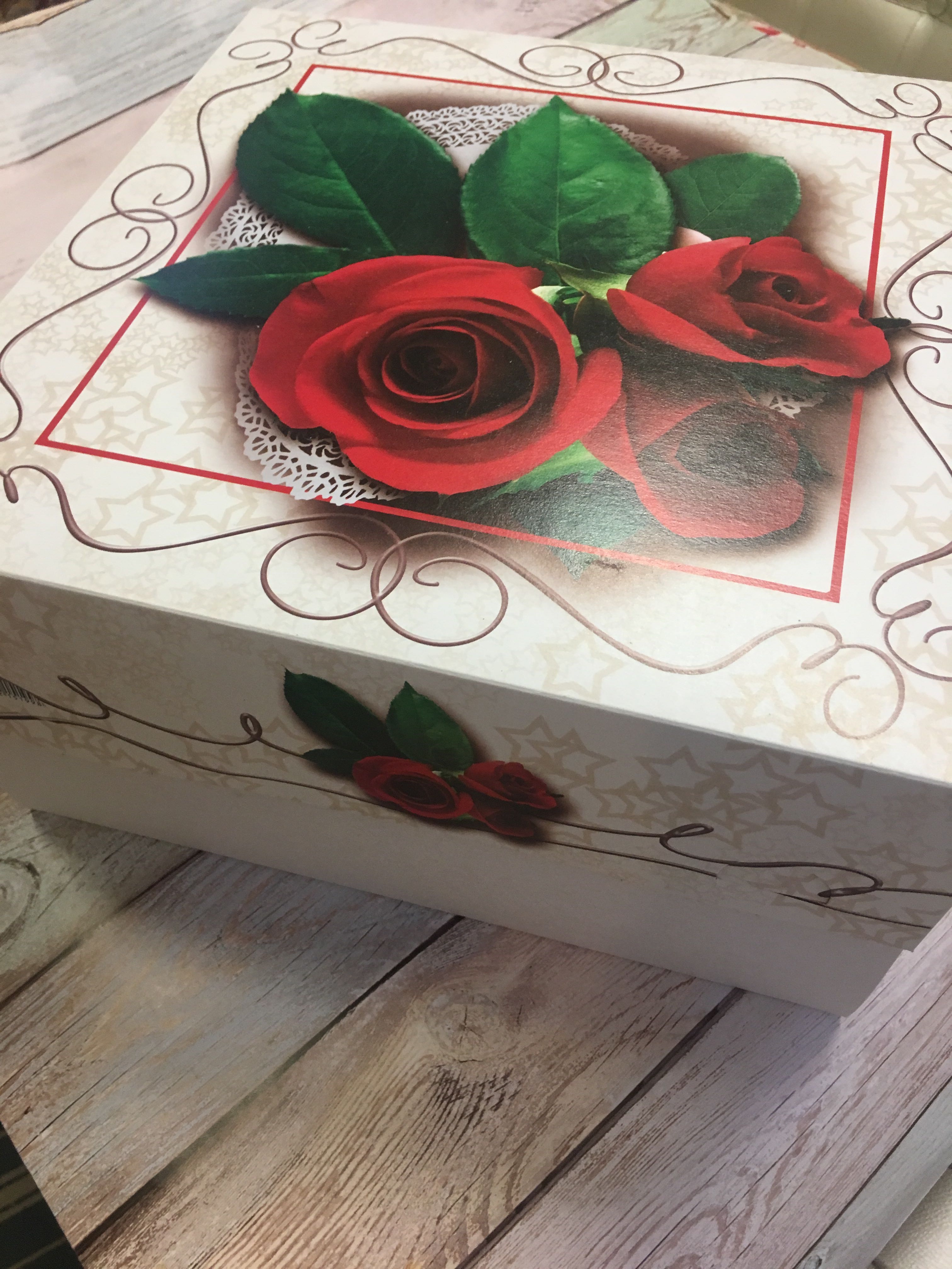Фотография покупателя товара Кондитерская упаковка, короб, "Красные розы" , 30 х 30 см, 2 кг - Фото 9
