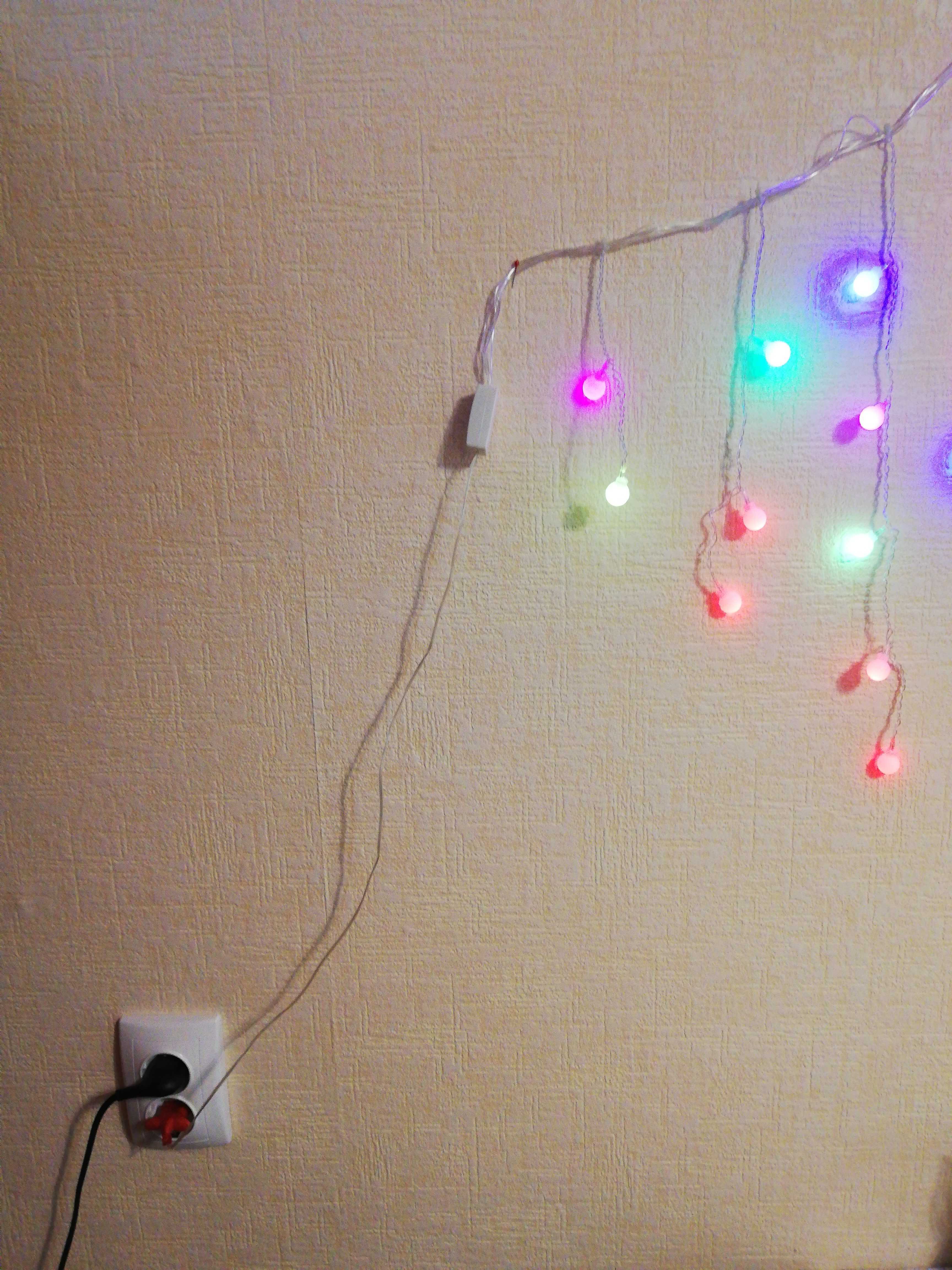 Фотография покупателя товара Гирлянда «Бахрома» 1.8 × 0.5 м с насадками «Ёлки и снежинки», IP20, прозрачная нить, 48 LED, свечение мульти (RG/RB), мигание, 220 В - Фото 10