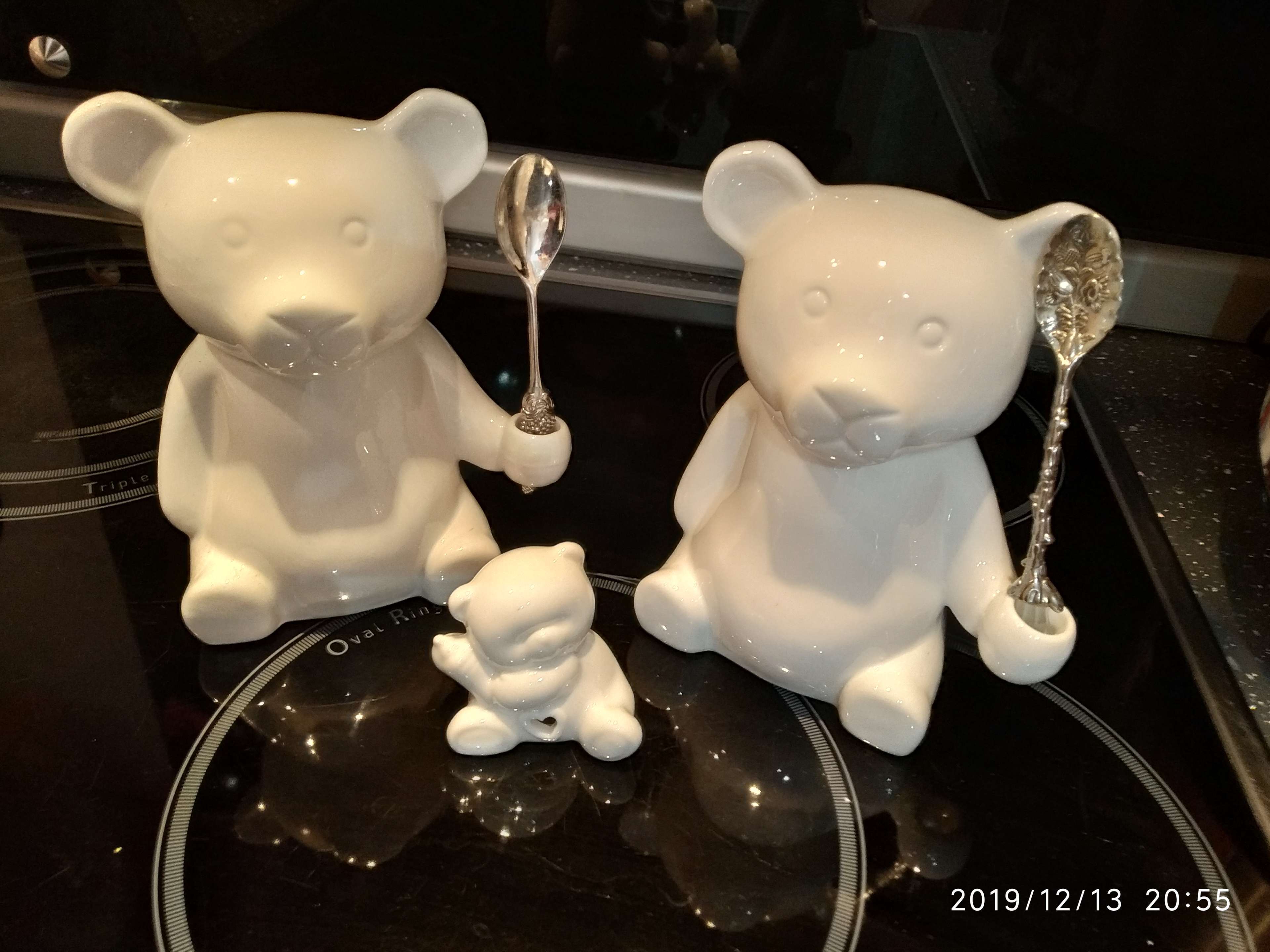 Фотография покупателя товара Сувенир керамика "Белый медвежонок с бутылочкой" 5,5х5,5х4,5 см - Фото 1