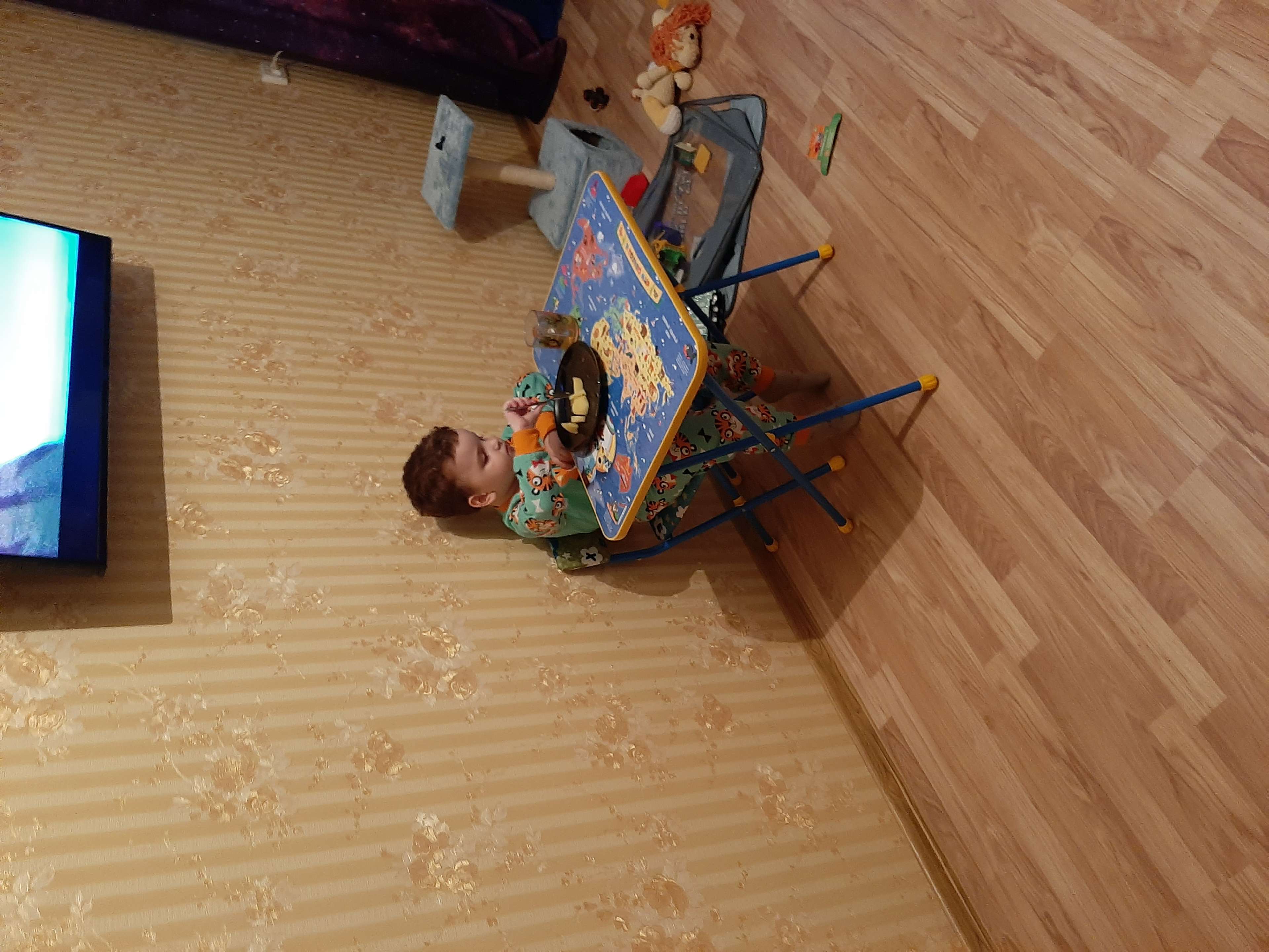 Фотография покупателя товара Комплект детской мебели «Познайка. Познаю мир», складной, мягкий стул, 3 – 7 лет - Фото 1