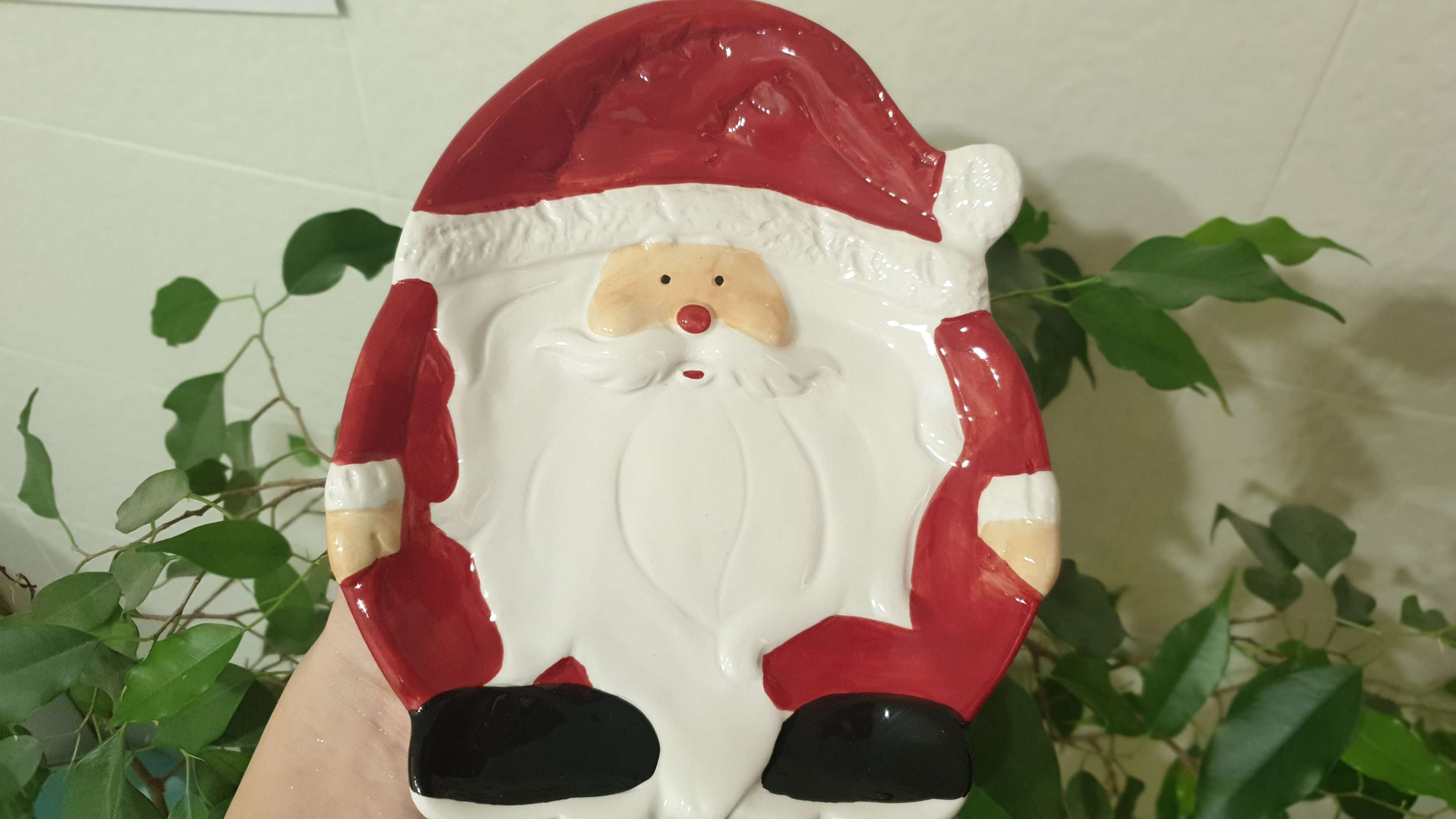 Фотография покупателя товара Блюдо керамическое Доляна «Дедушка Мороз», 19,5×17×2,5 см - Фото 9