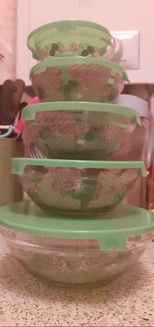 Фотография покупателя товара Набор стеклянных салатников с крышками «Киви», 5 шт: 130/200/350/500/900 мл, цвет зеленый - Фото 17
