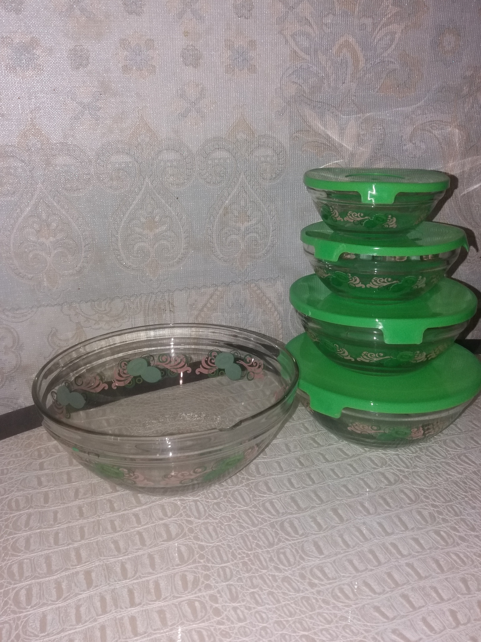 Фотография покупателя товара Набор стеклянных салатников с крышками «Киви», 5 шт: 130/200/350/500/900 мл, цвет зеленый