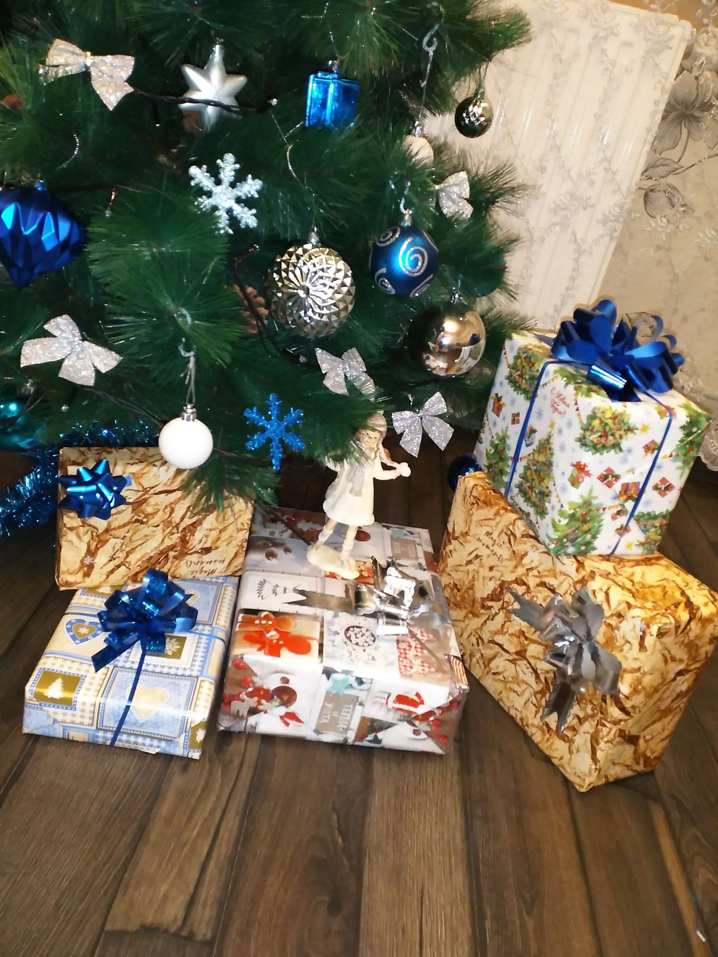 Фотография покупателя товара Набор глянцевой бумаги «С Новым годом!», 70 × 100 см - Фото 1