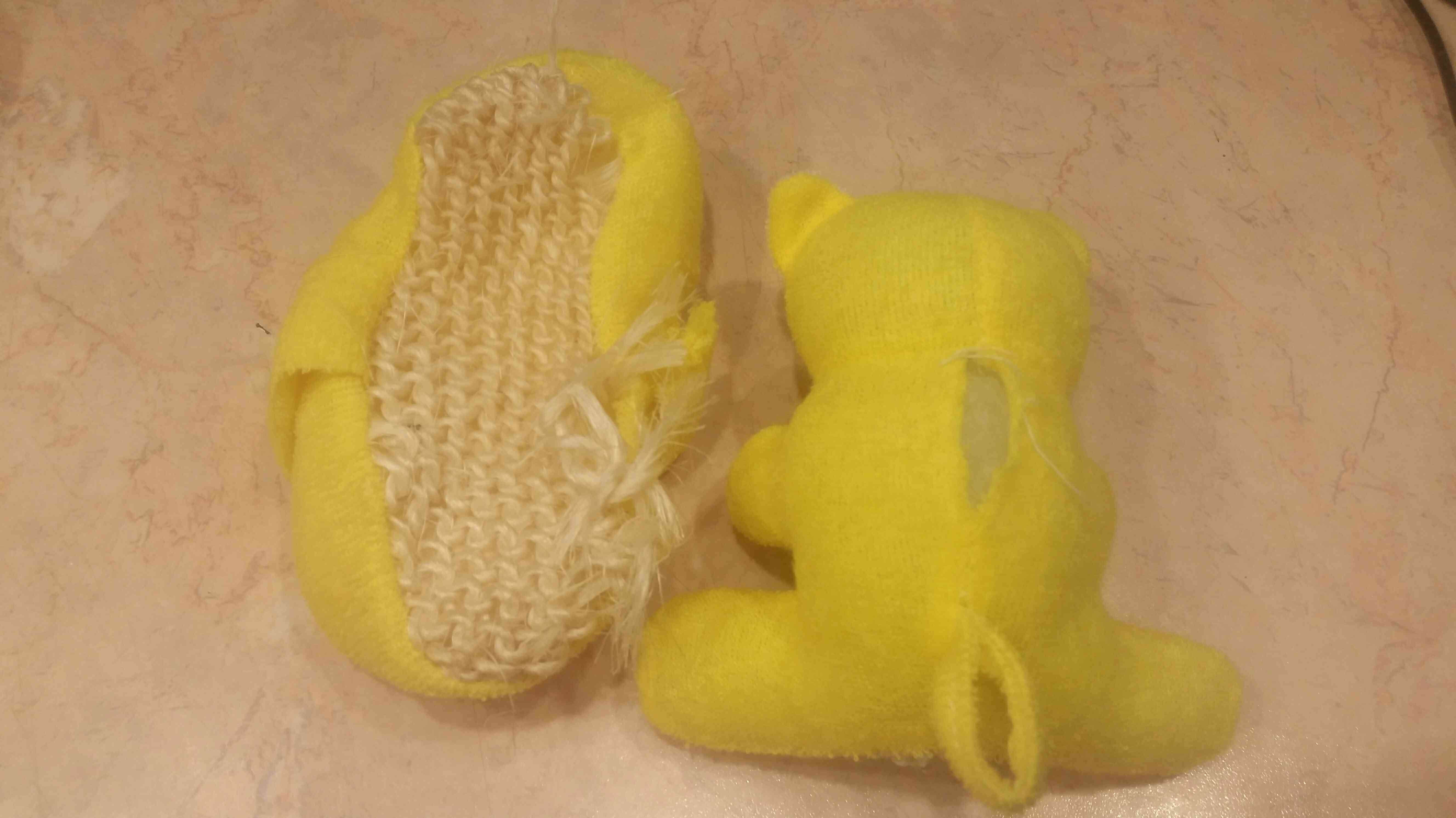 Фотография покупателя товара Набор банный 3 предмета: игрушка-мочалка, губка, мочалка, цвет желтый