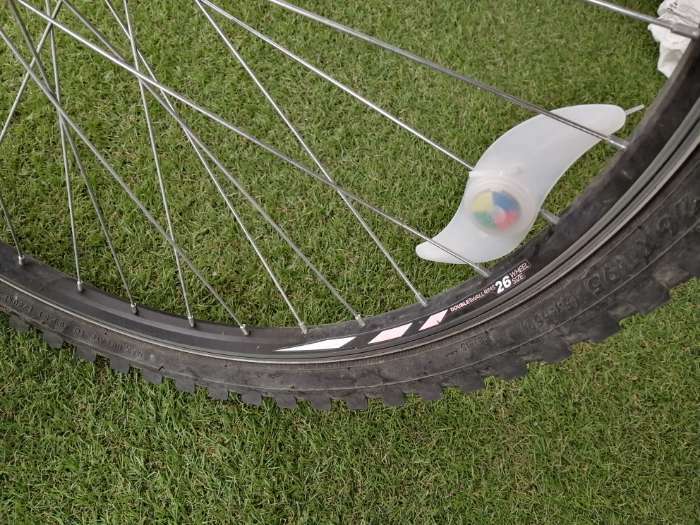 Фотография покупателя товара Фонарь велосипедный на спицы, световой, 1 шт CR2032, 3 х 13 см