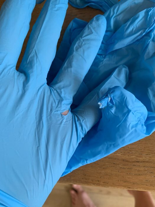 Фотография покупателя товара Перчатки Benovy медицинские нитриловые текстурированные  голубые 3,0 гр   M, 50 пар уп.