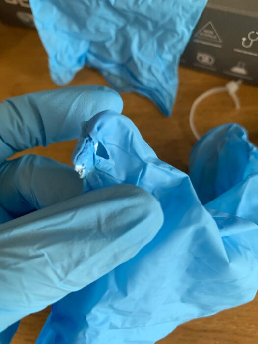 Фотография покупателя товара Перчатки Benovy медицинские нитриловые текстурированные  голубые 3,0 гр   M, 50 пар уп. - Фото 2