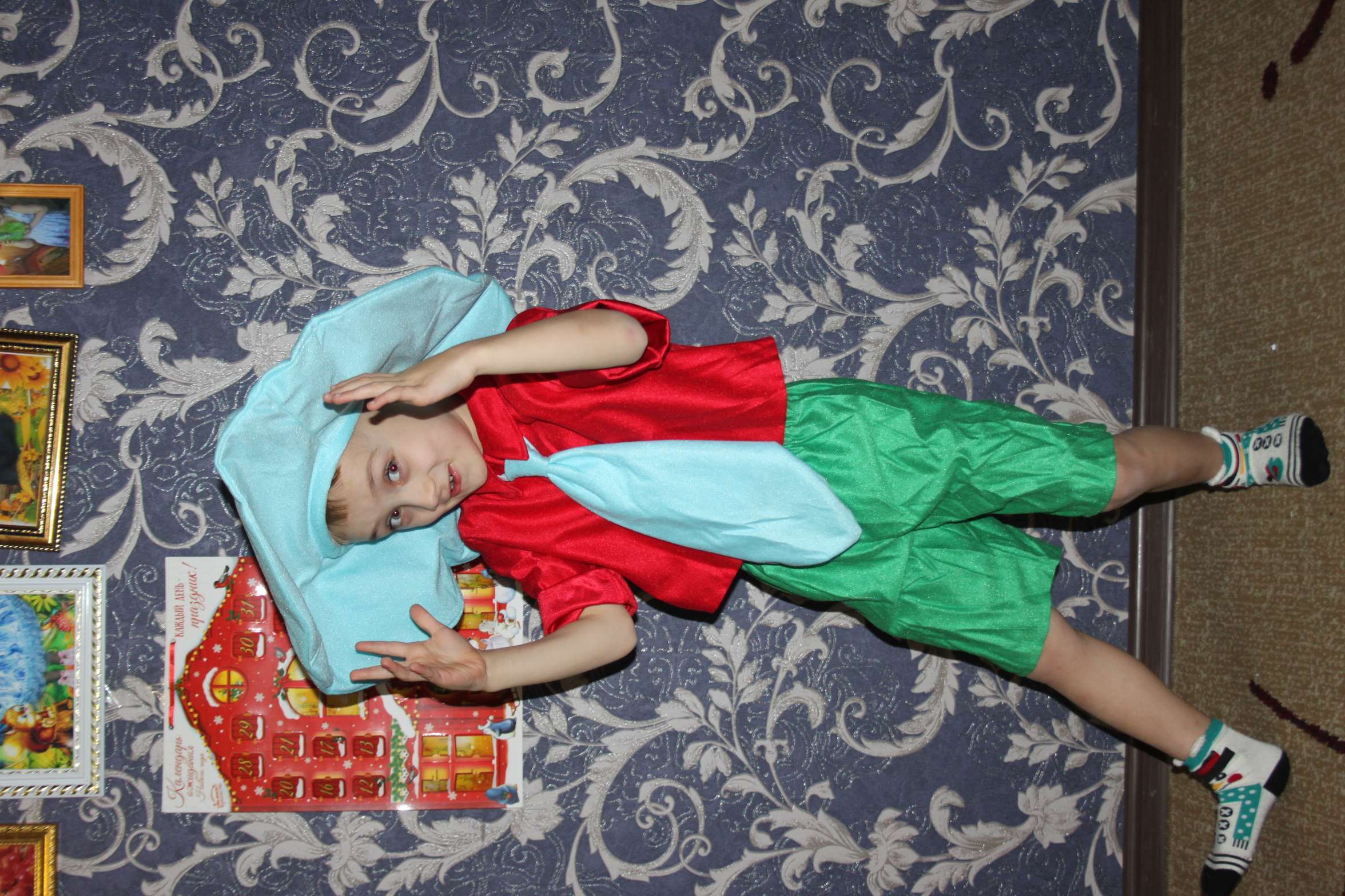 Фотография покупателя товара Карнавальный костюм «Незнайка», шляпа, рубашка, галстук, бриджи, 5-7 лет, рост 122-134 см - Фото 1