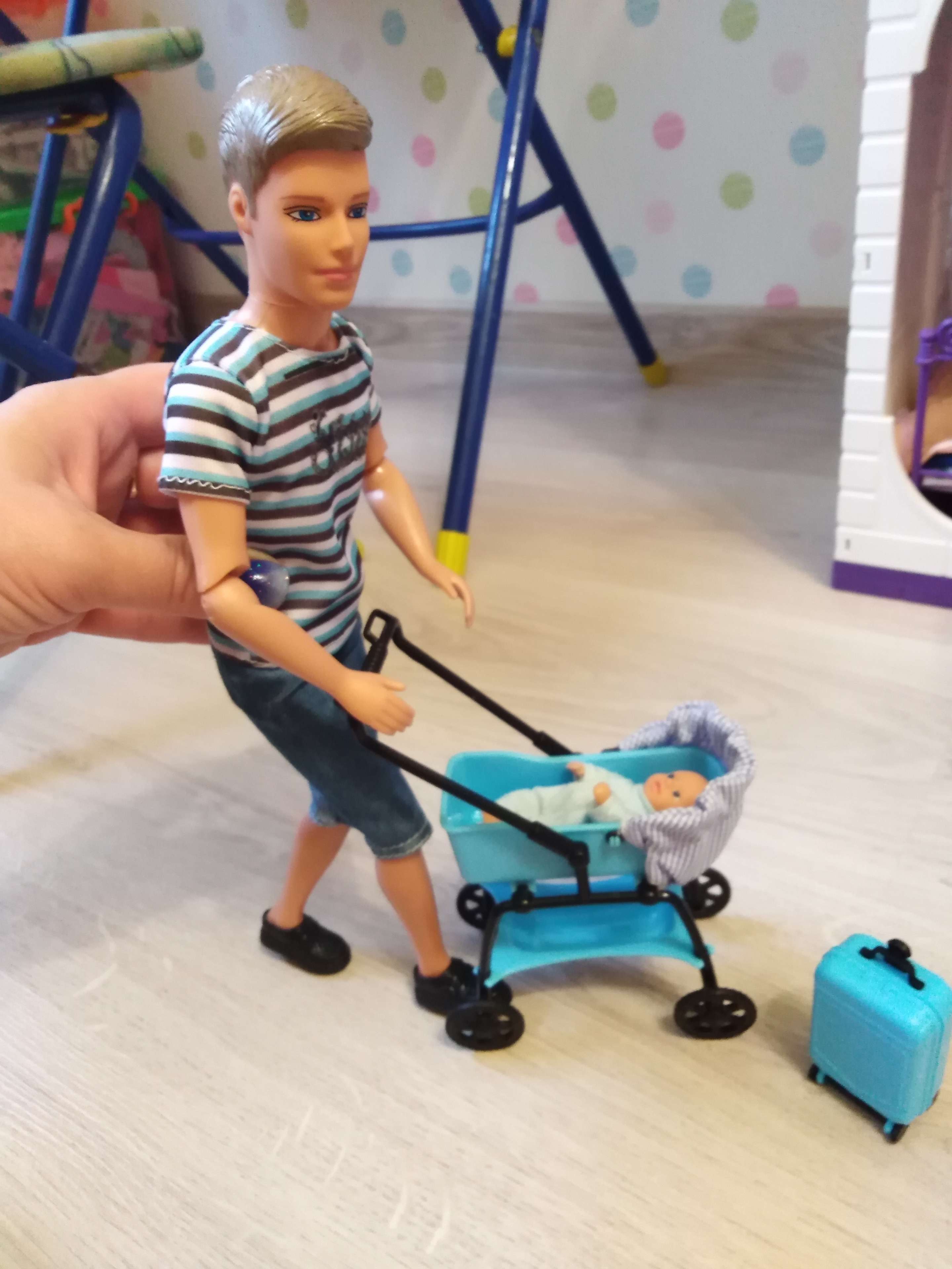 Фотография покупателя товара Набор кукол«Кевин с малышом на прогулке», с коляской, с аксессуарами, МИКС - Фото 1