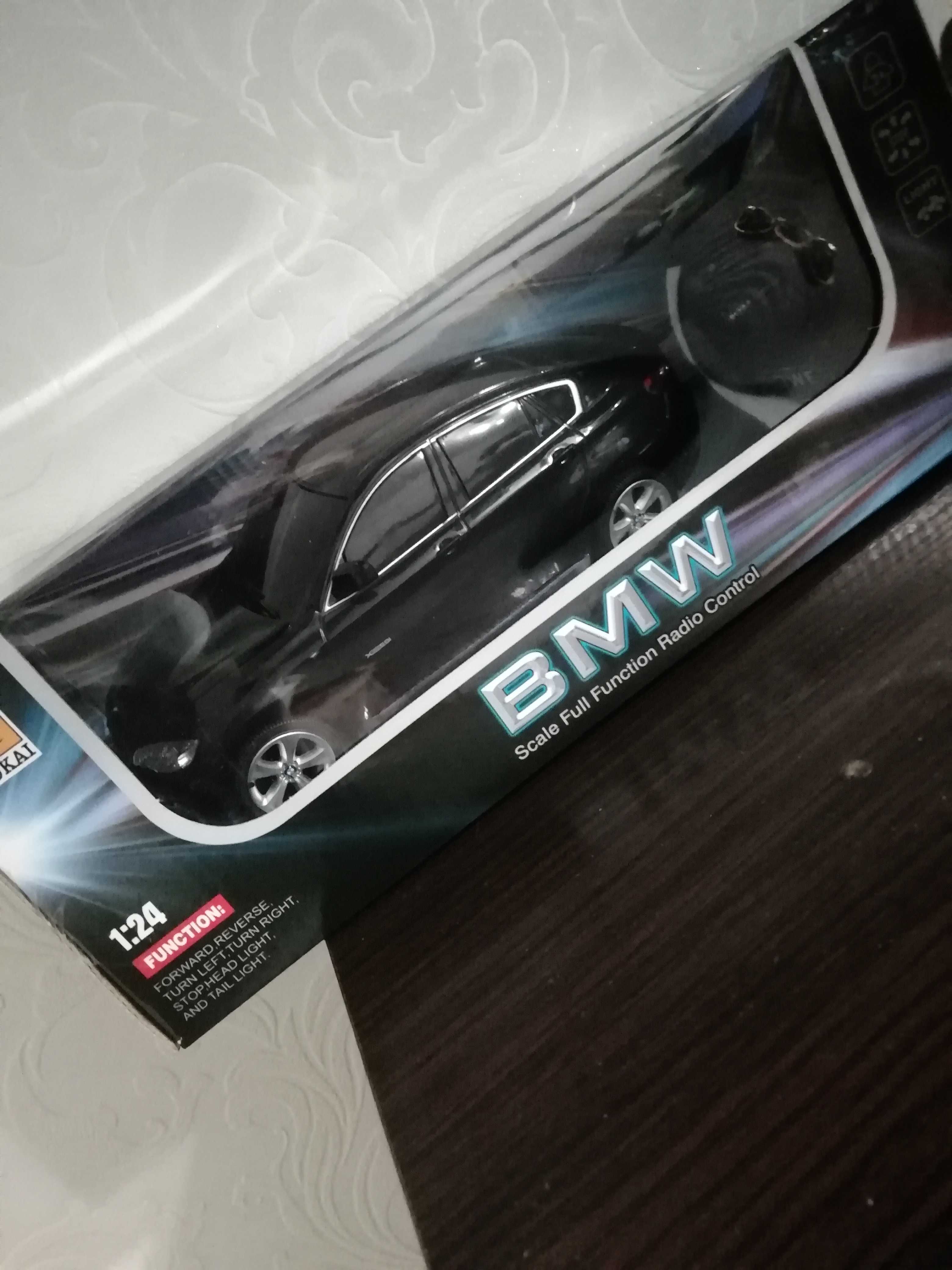 Фотография покупателя товара Машина радиоуправляемая BMW X6, масштаб 1:24, работает от батареек, свет, цвет чёрный - Фото 2