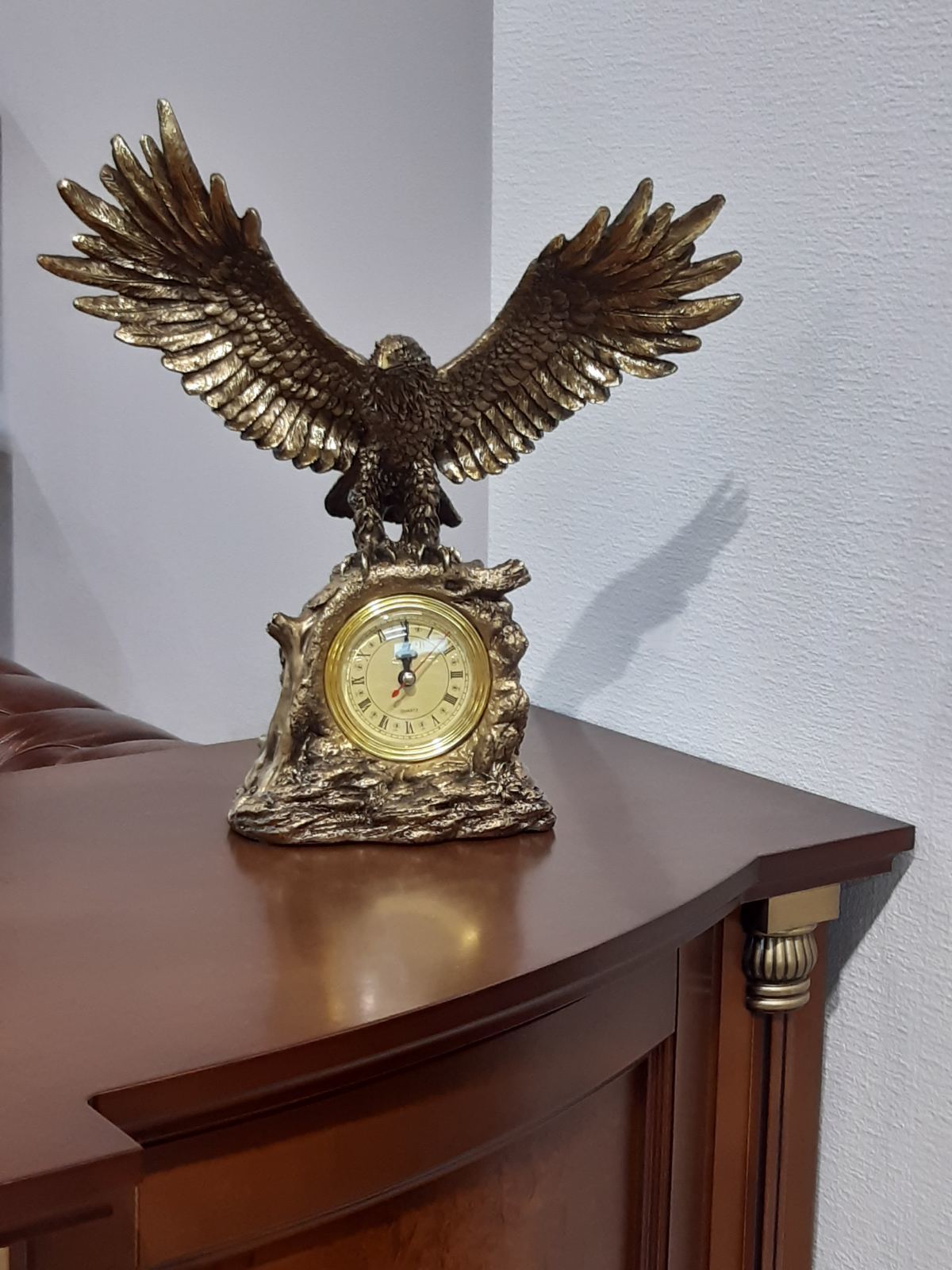 Фотография покупателя товара Часы настольные каминные "Орел расправил крылья", 35 см, золото - Фото 4
