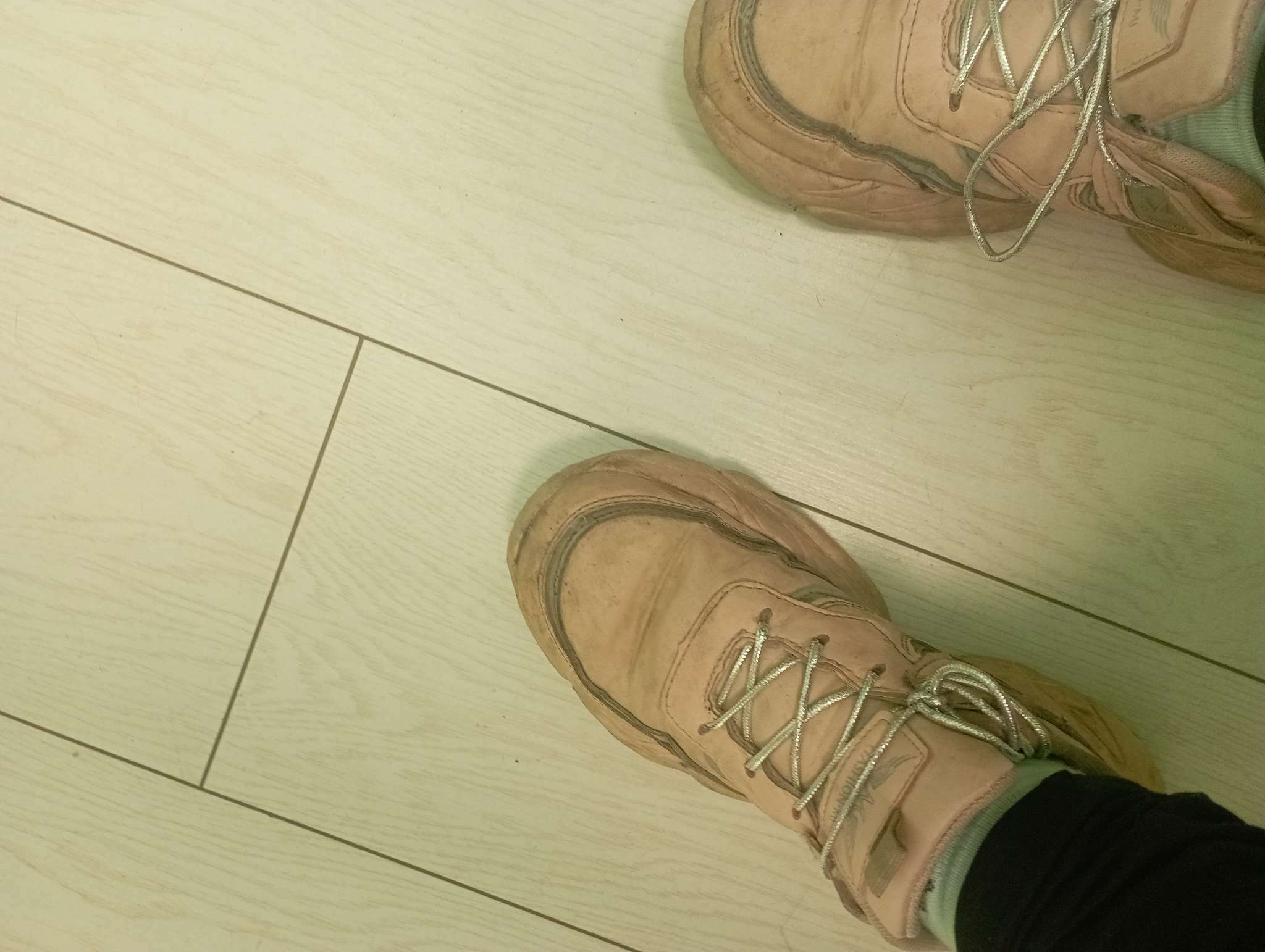 Фотография покупателя товара Шнурки для обуви, пара, круглые, d = 4 мм, 120 см, цвет серебряный