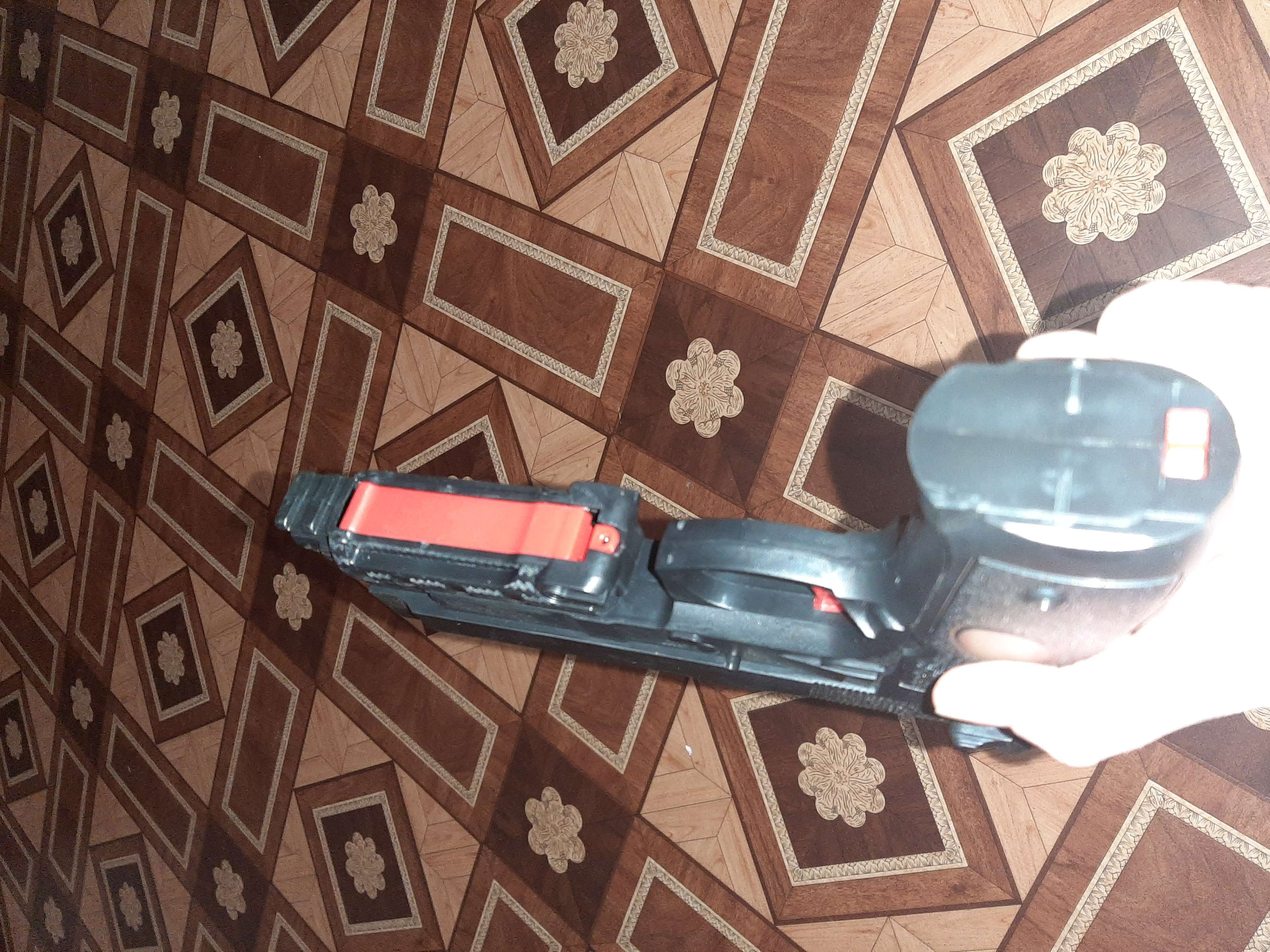 Фотография покупателя товара Скорострельный автоматический пистолет М92, стреляет гелевыми пулями, работает от аккумулятора - Фото 3