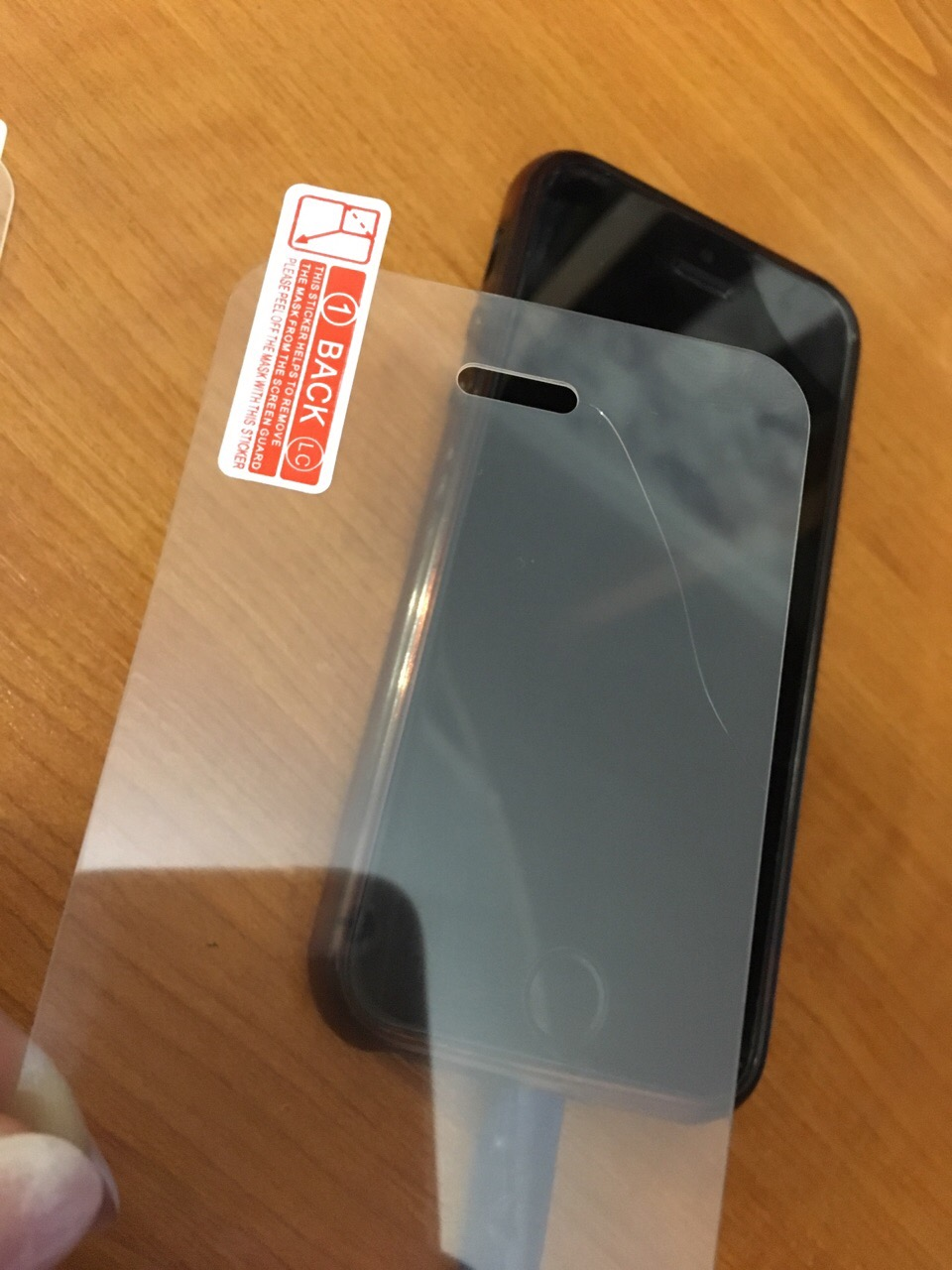 Фотография покупателя товара Защитное стекло 2.5D LuazON для iPhone 5/5S, полный клей, 0.26 мм, 9Н - Фото 5