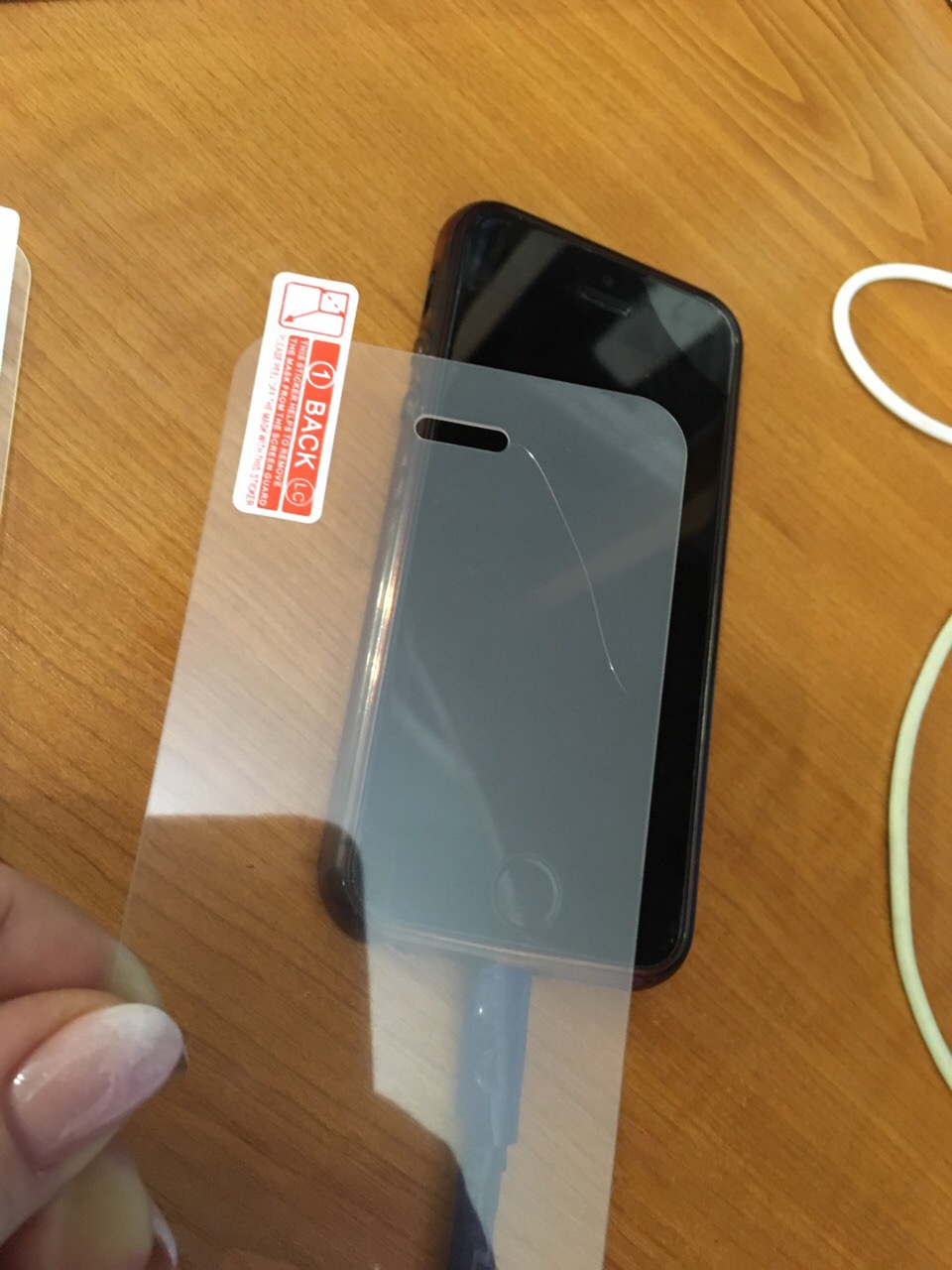 Фотография покупателя товара Защитное стекло 2.5D LuazON для iPhone 5/5S, полный клей, 0.26 мм, 9Н - Фото 6