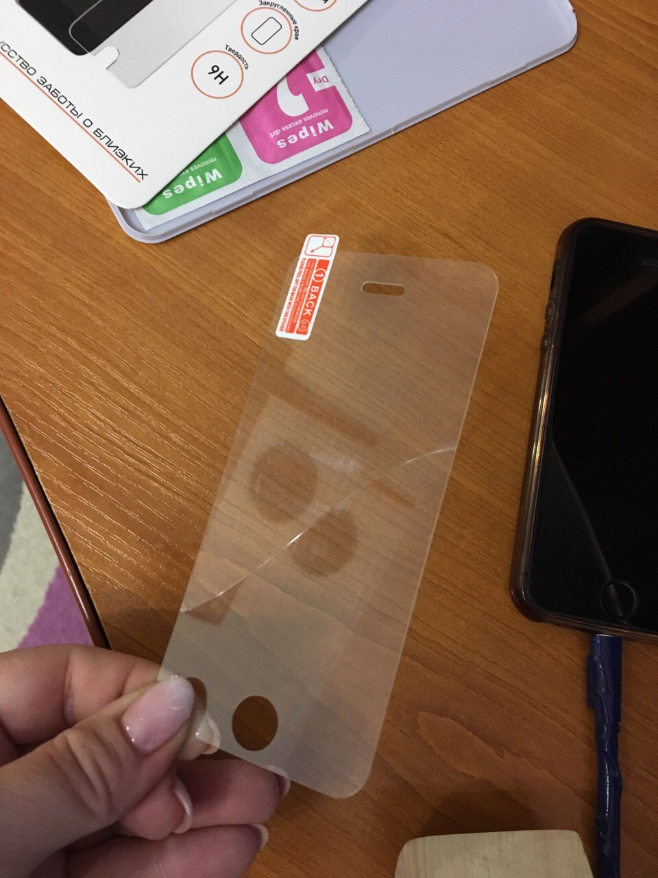 Фотография покупателя товара Защитное стекло 2.5D LuazON для iPhone 5/5S, полный клей, 0.26 мм, 9Н - Фото 8
