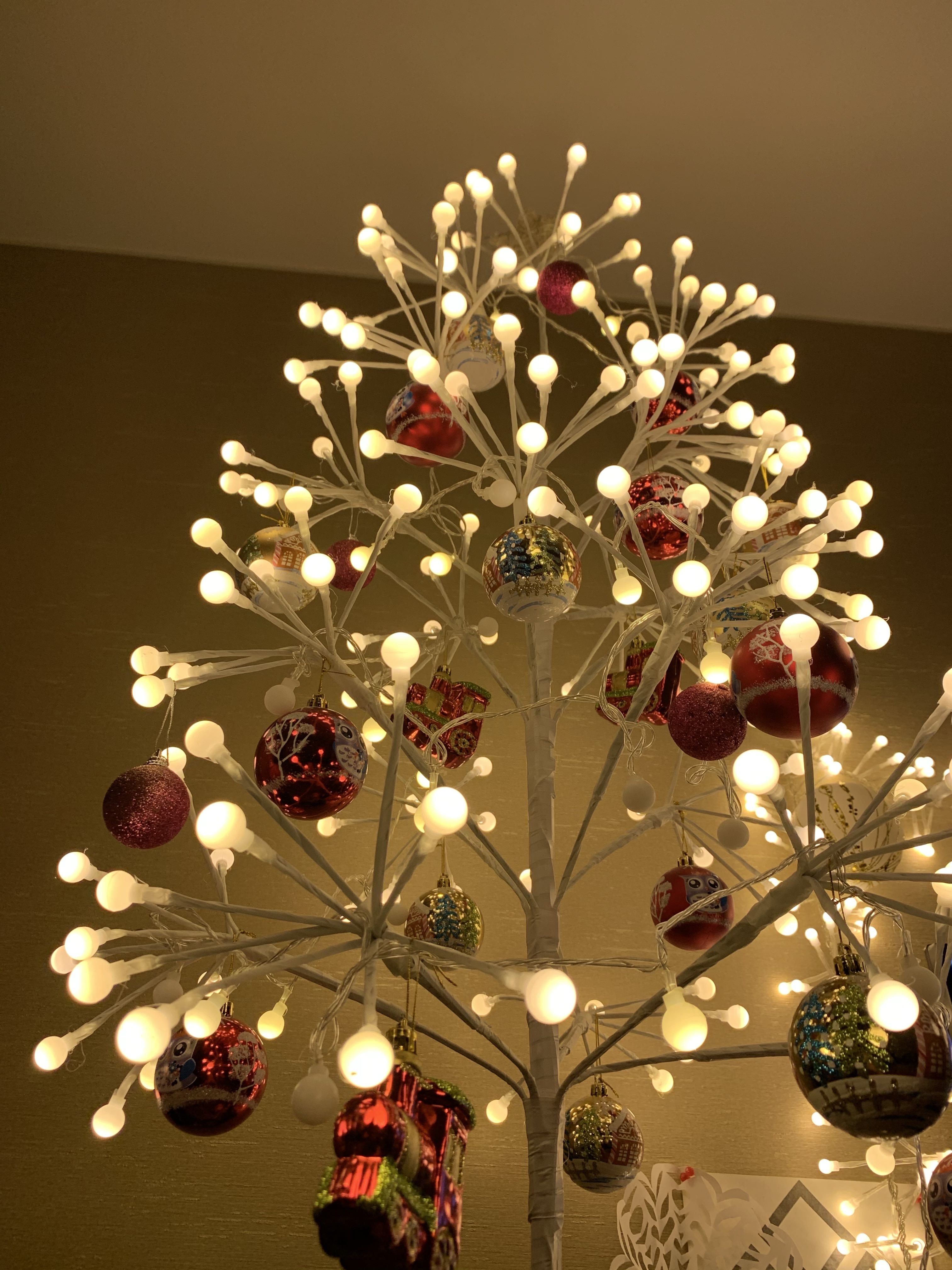 Фотография покупателя товара Светодиодное дерево «Шарики» 1.3 м, 180 LED, постоянное свечение, 220 В, свечение тёплое белое - Фото 2